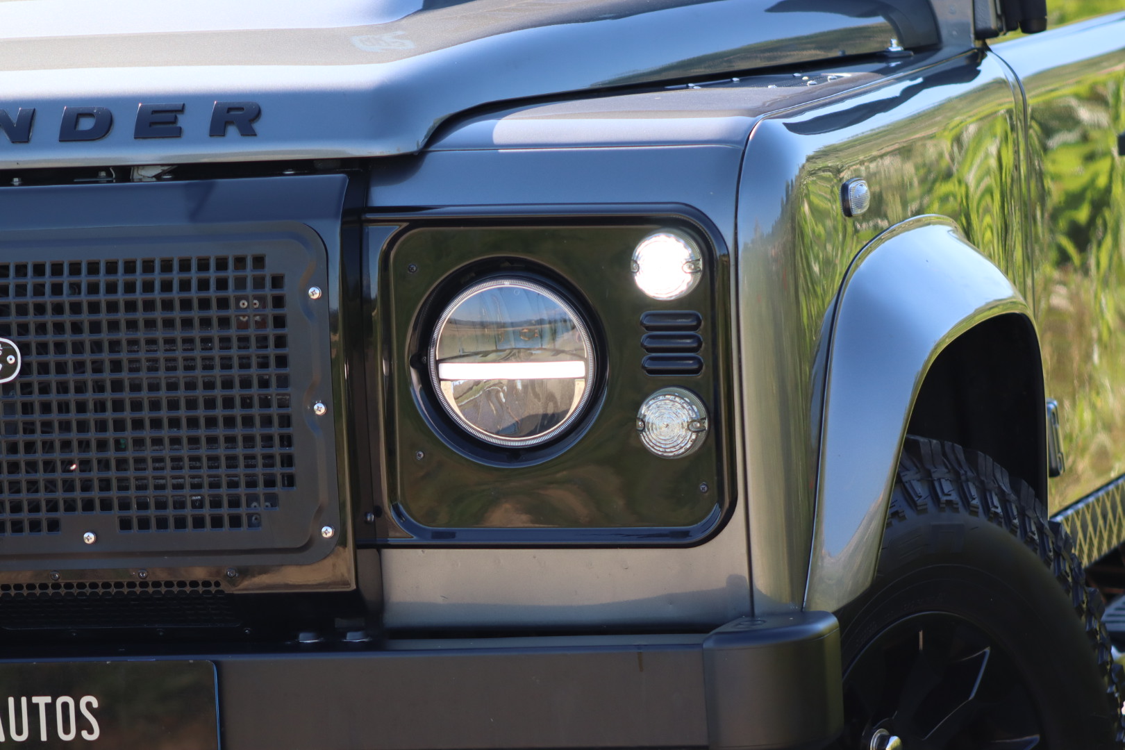 Photo Land Rover Defender 90 td4 Hard Top 2 places