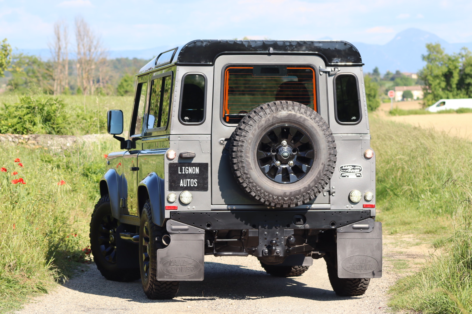 Photo Land Rover Defender 90 td4 Hard Top 2 places