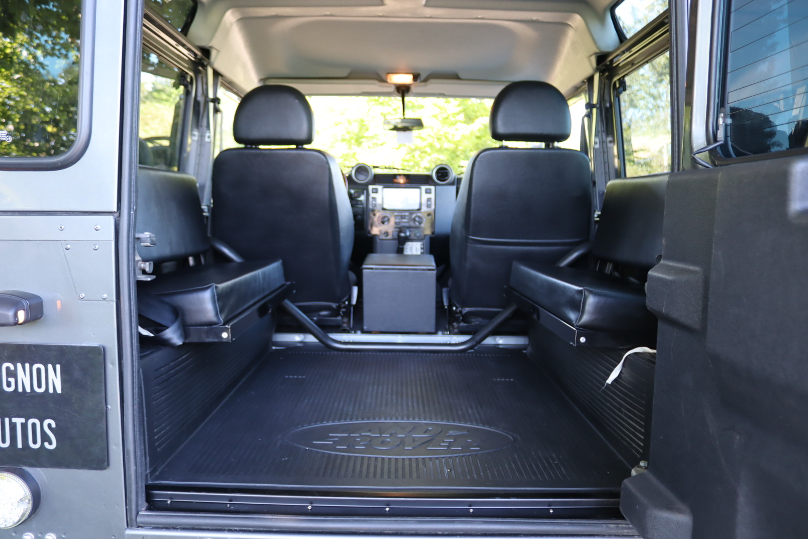 Photo Land Rover Defender 90 td4 Hard Top 2 places