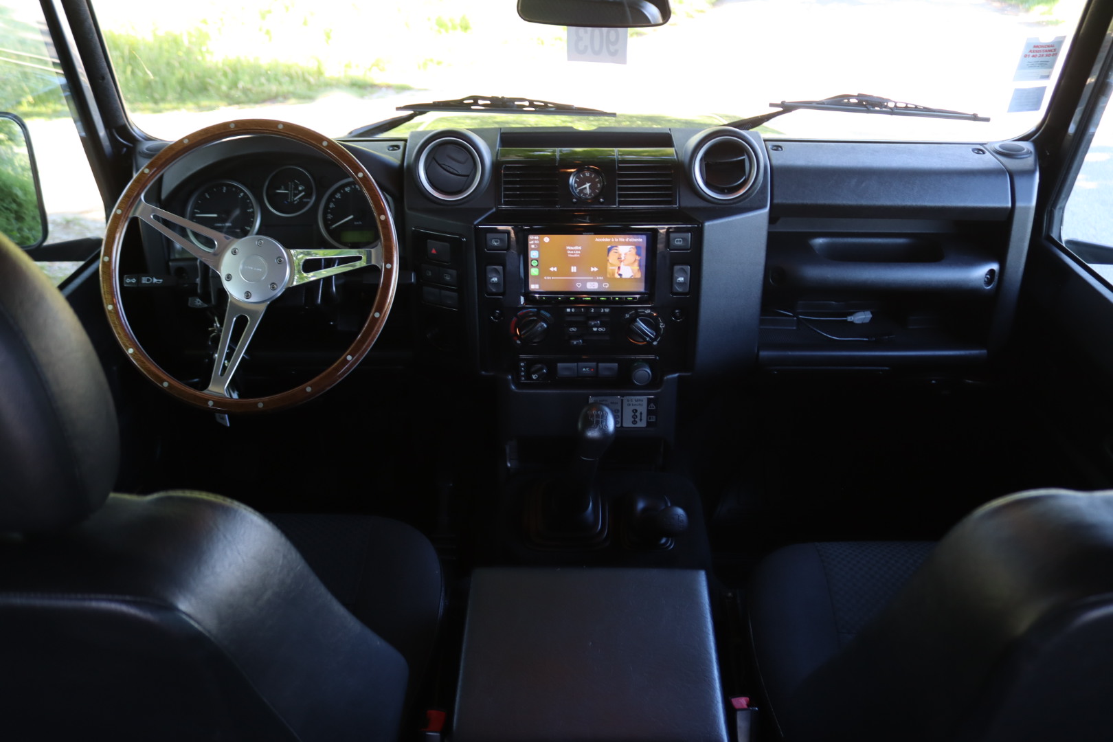 Photo Land Rover Defender 90 td4 Hard Top 2 places