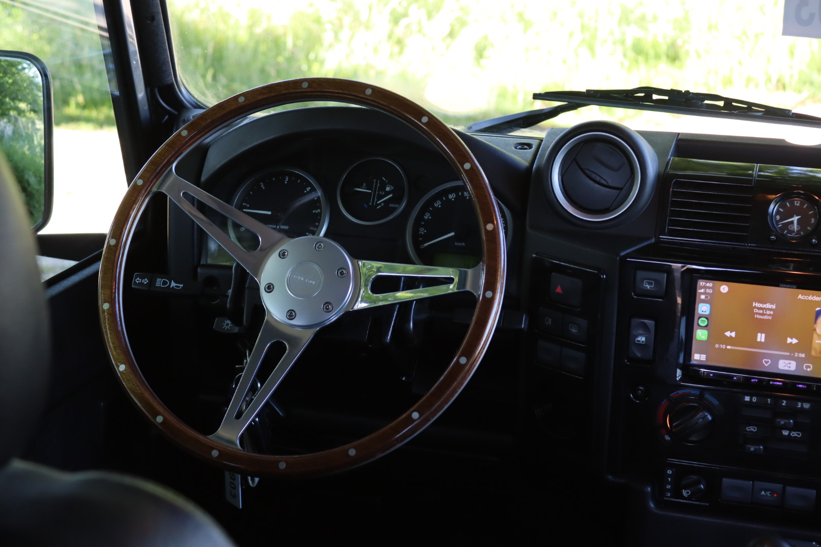 Photo Land Rover Defender 90 td4 Hard Top 2 places