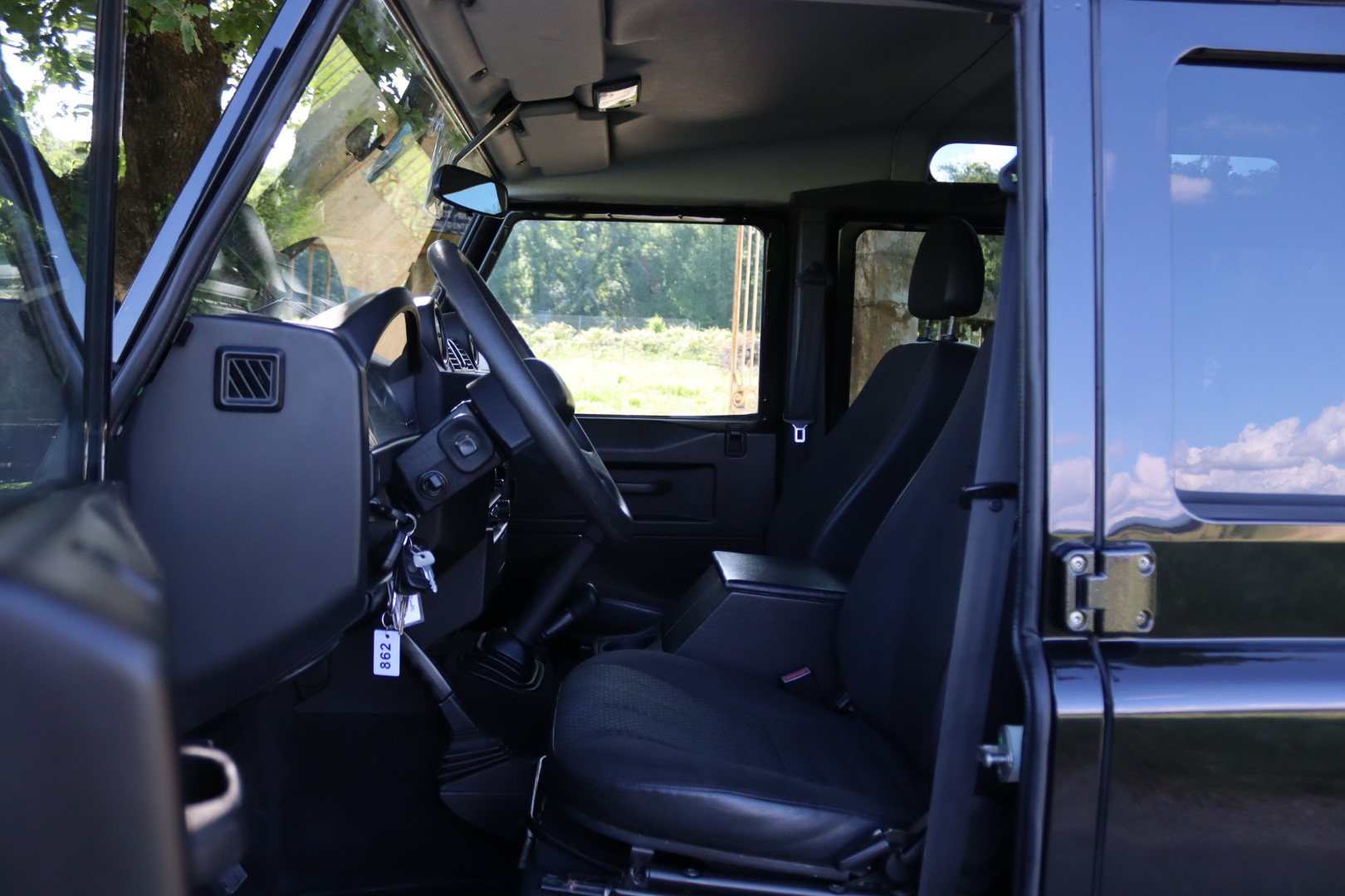Photo Land Rover Defender 110 td4 2.4 7 places