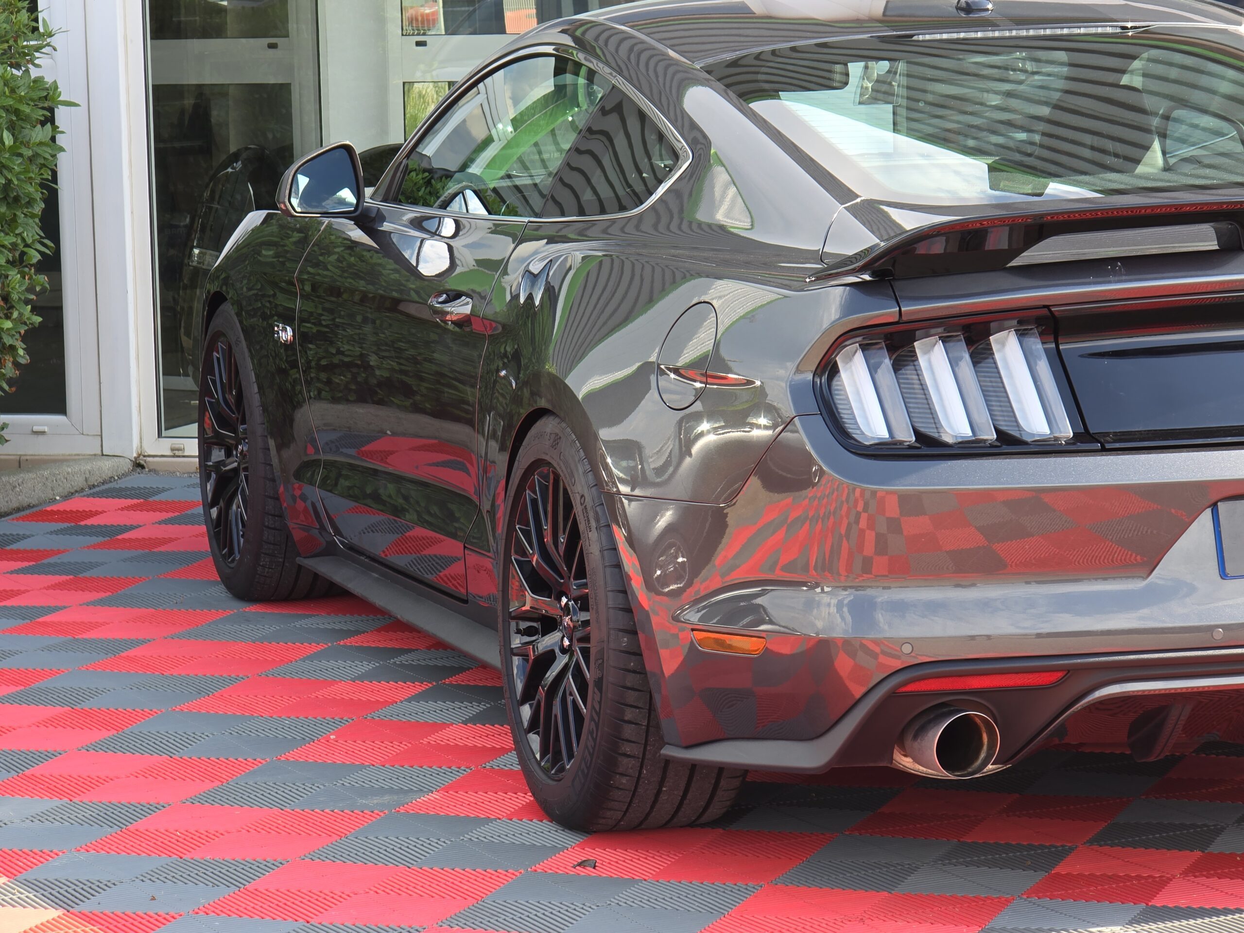 Photo Ford Mustang Fastback GT 5.0l V8 421 Premium BVA Échappement Asch