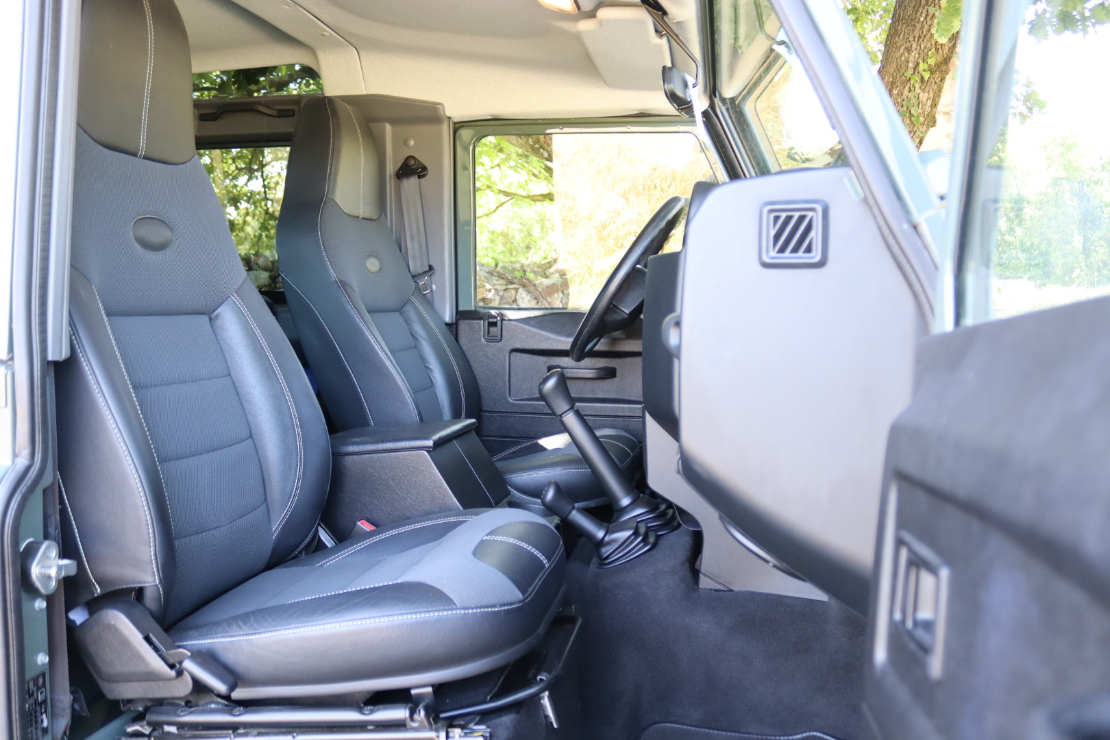 Photo Land Rover Defender 90 td4 SW "SE" 4 Places