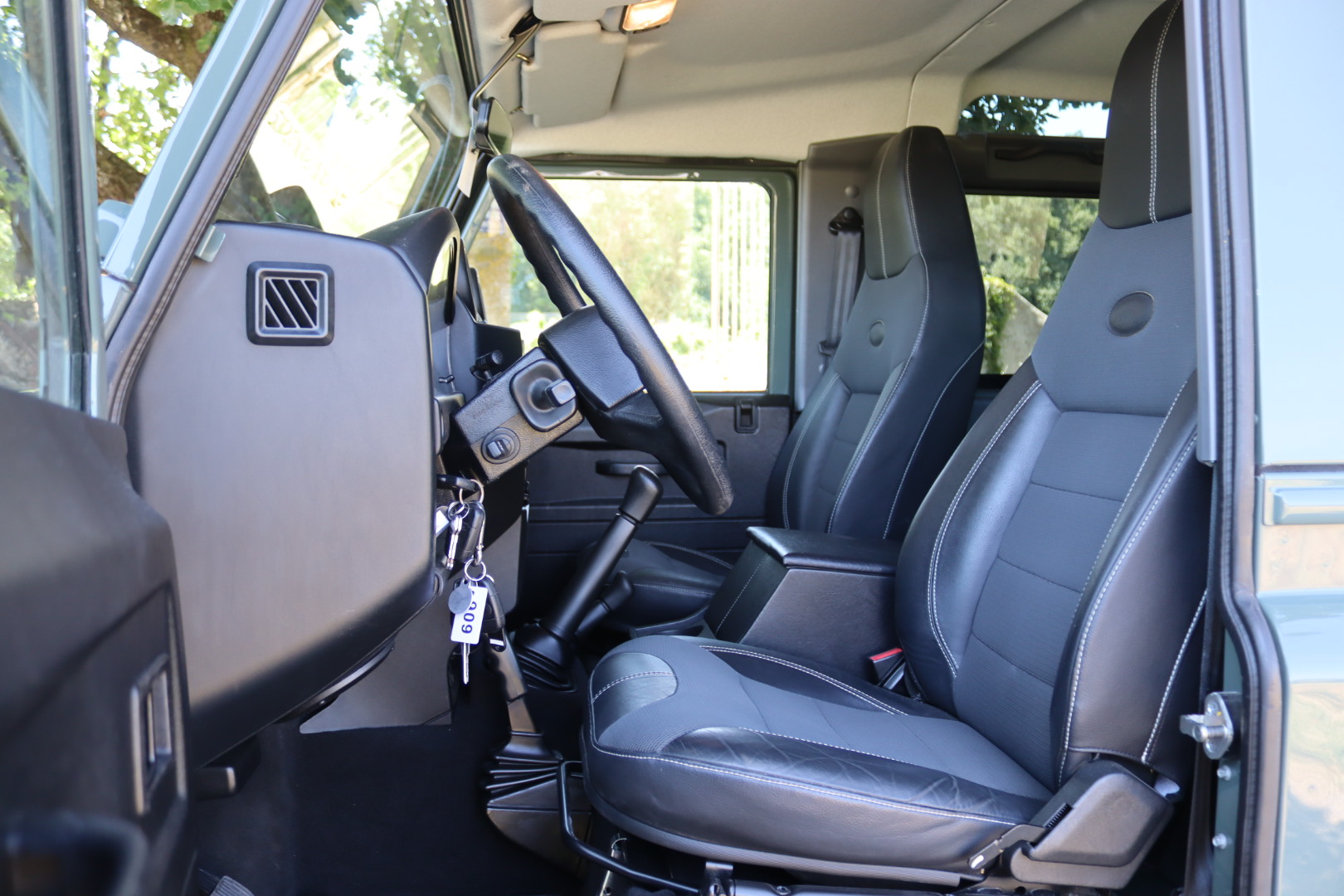 Photo Land Rover Defender 90 td4 SW "SE" 4 Places