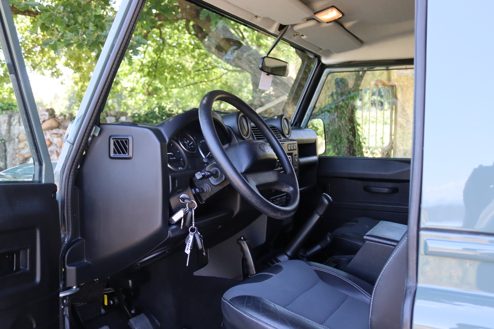 Photo Land Rover Defender 90 td4 SW "SE" 4 Places