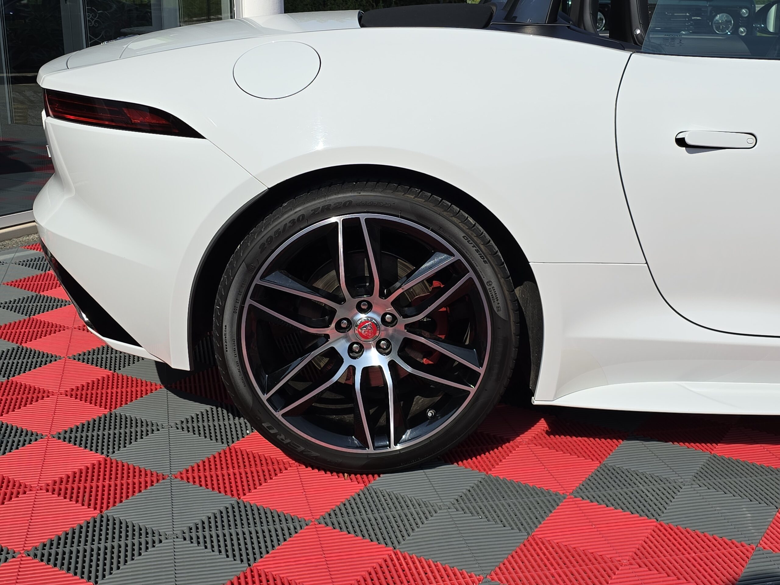 Photo Jaguar F-Type Cabriolet 3.0 V6 Suralimenté 340ch Chequered Flag BVA8