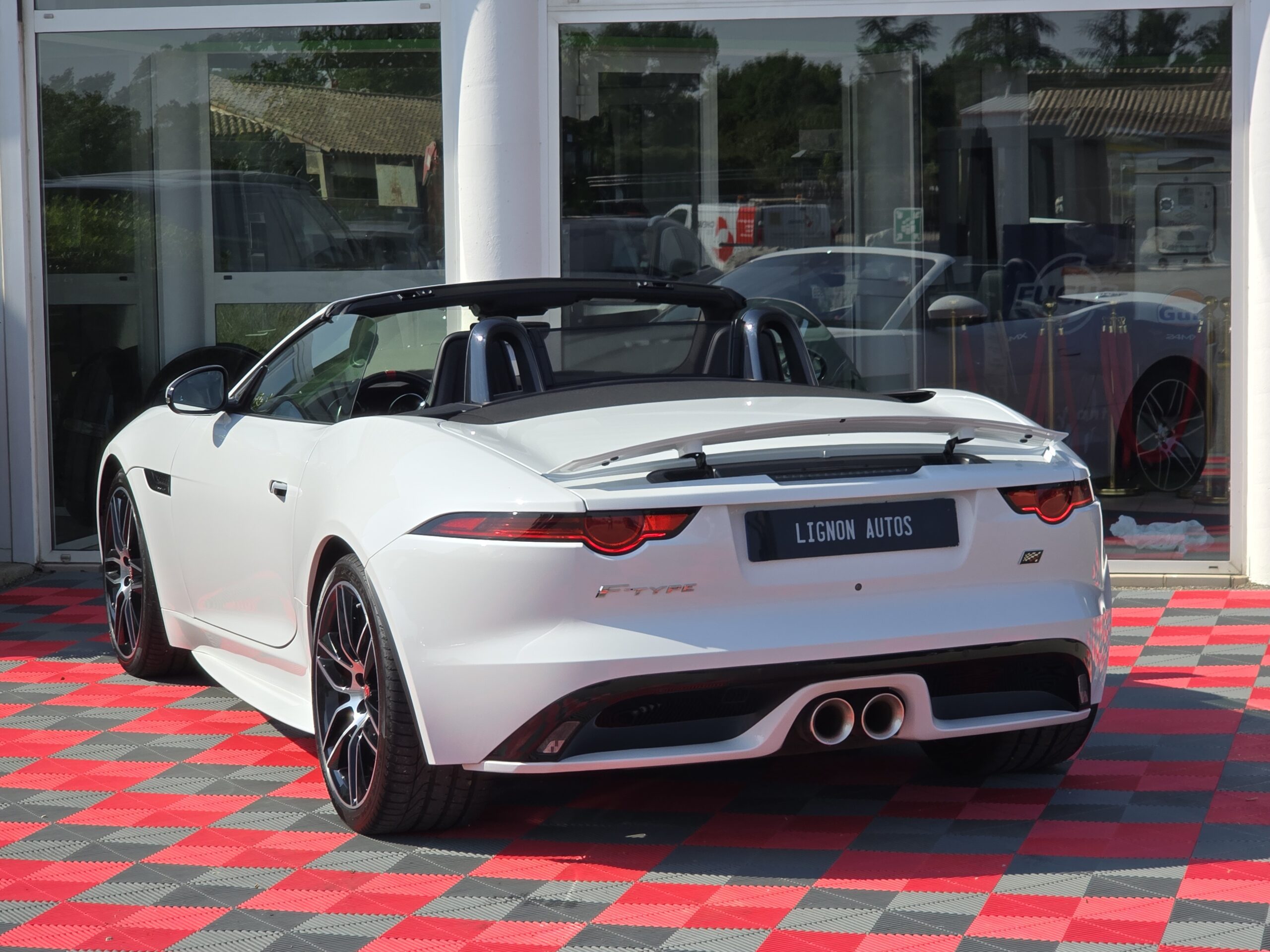 Photo Jaguar F-Type Cabriolet 3.0 V6 Suralimenté 340ch Chequered Flag BVA8