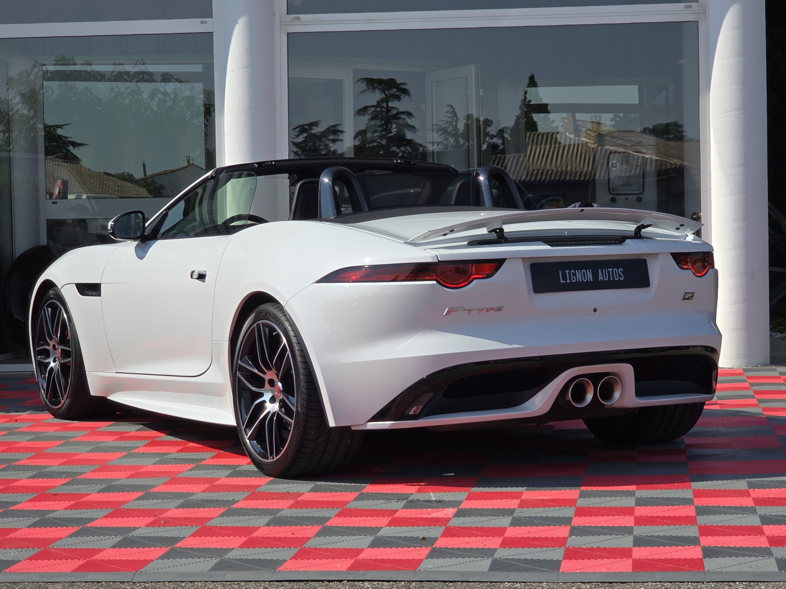 Photo Jaguar F-Type Cabriolet 3.0 V6 Suralimenté 340ch Chequered Flag BVA8