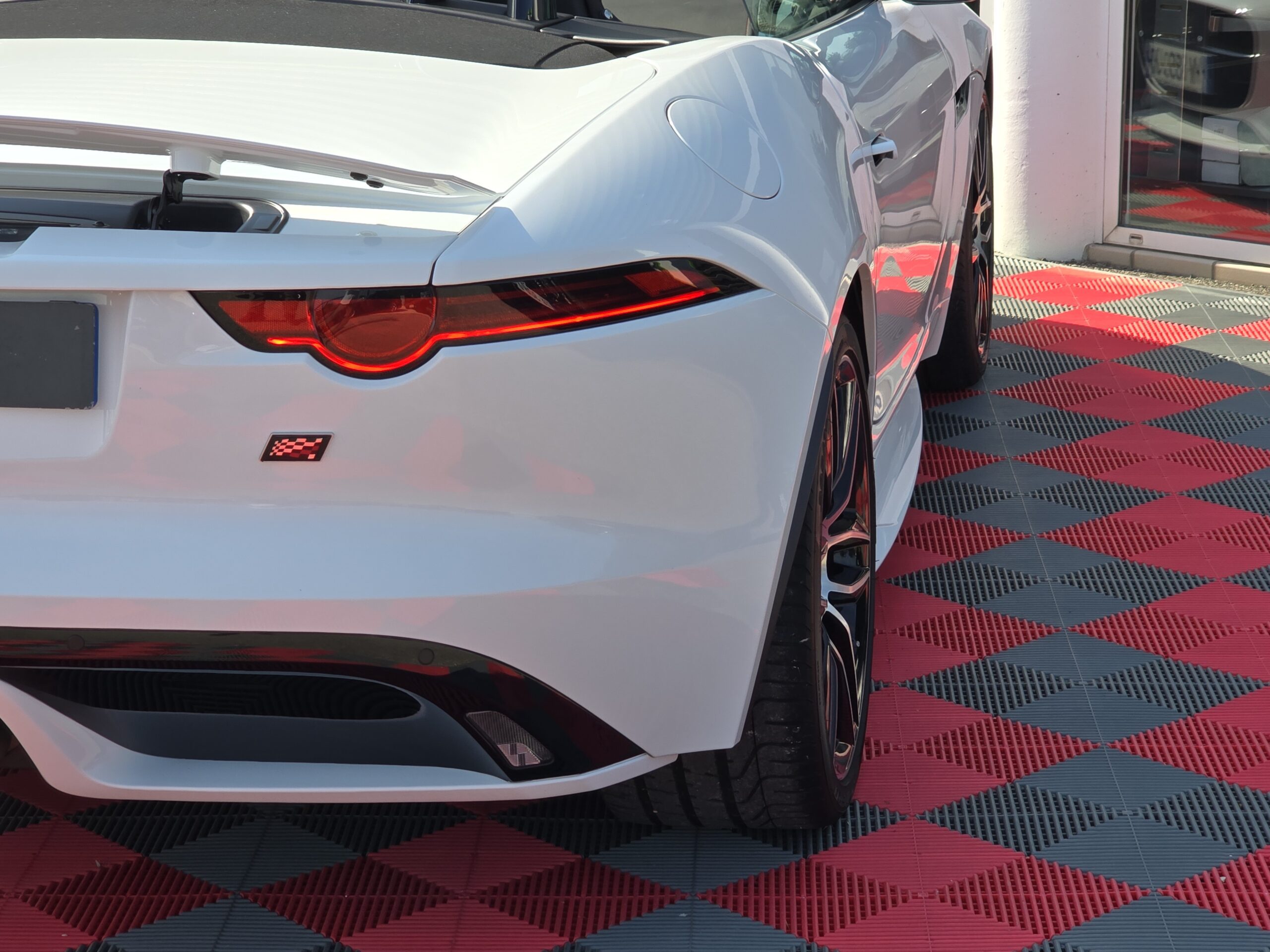 Photo Jaguar F-Type Cabriolet 3.0 V6 Suralimenté 340ch Chequered Flag BVA8