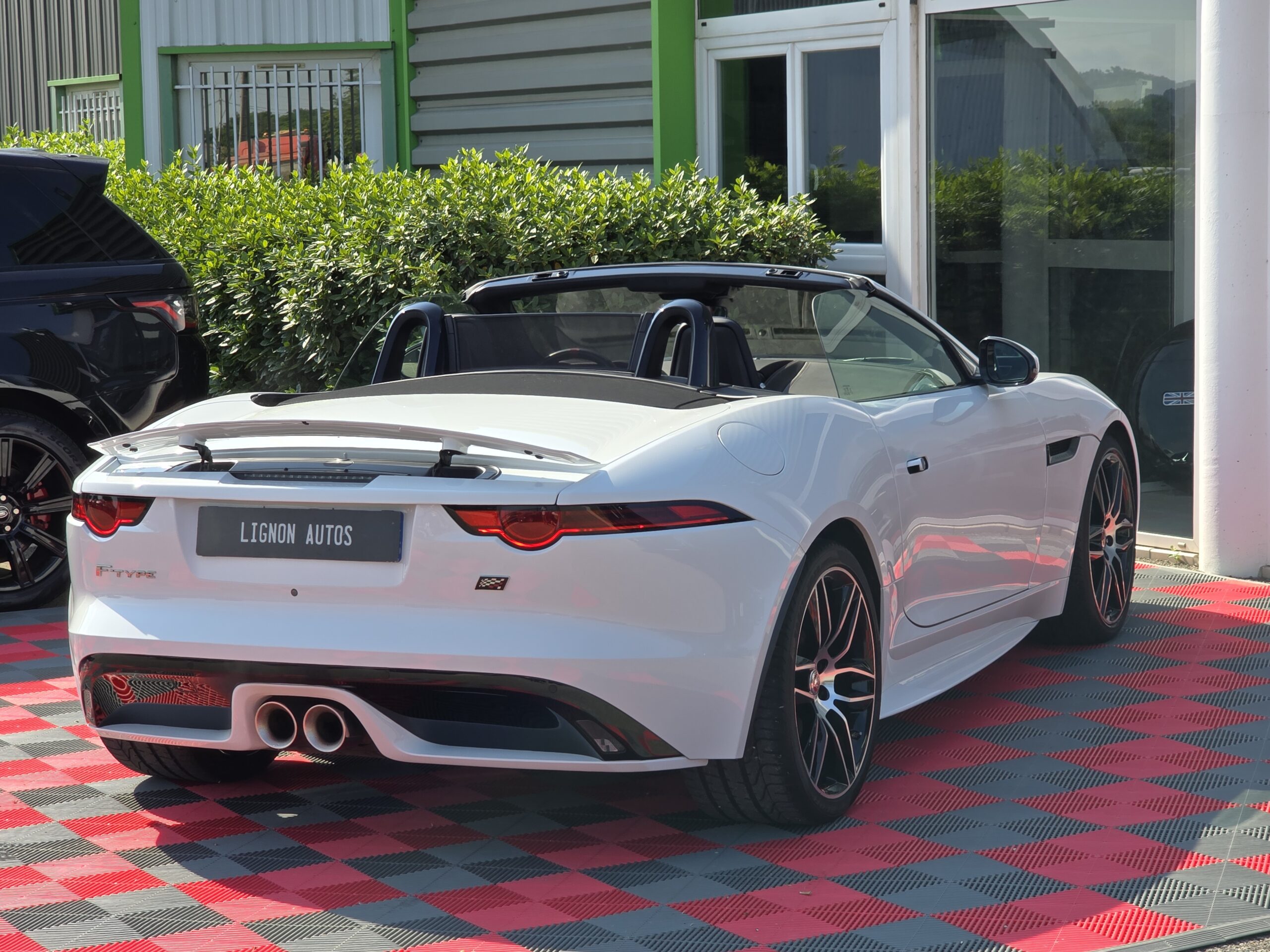 Photo Jaguar F-Type Cabriolet 3.0 V6 Suralimenté 340ch Chequered Flag BVA8