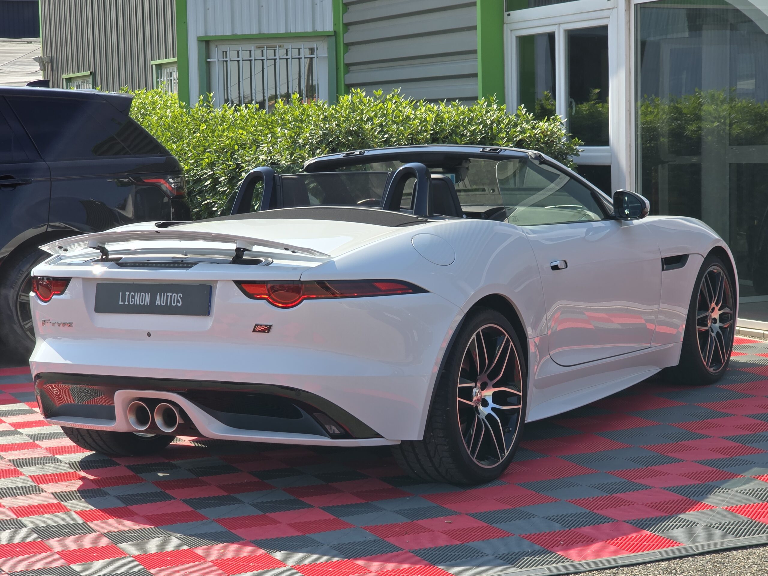 Photo Jaguar F-Type Cabriolet 3.0 V6 Suralimenté 340ch Chequered Flag BVA8