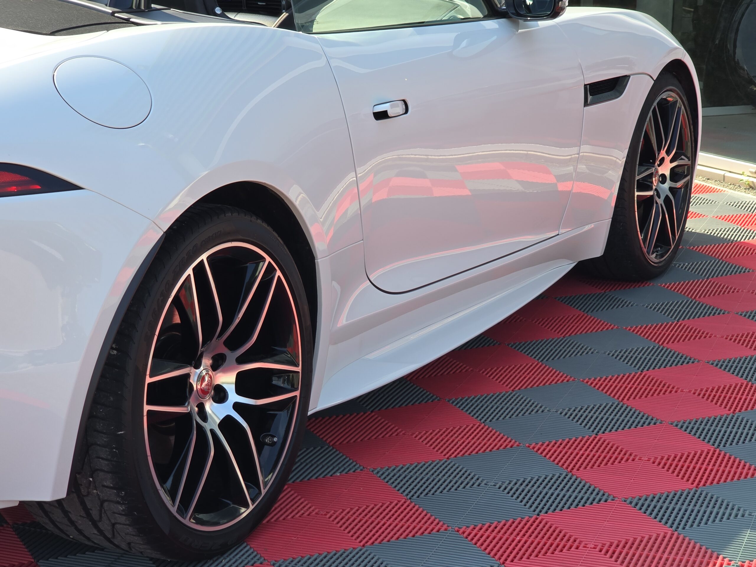 Photo Jaguar F-Type Cabriolet 3.0 V6 Suralimenté 340ch Chequered Flag BVA8