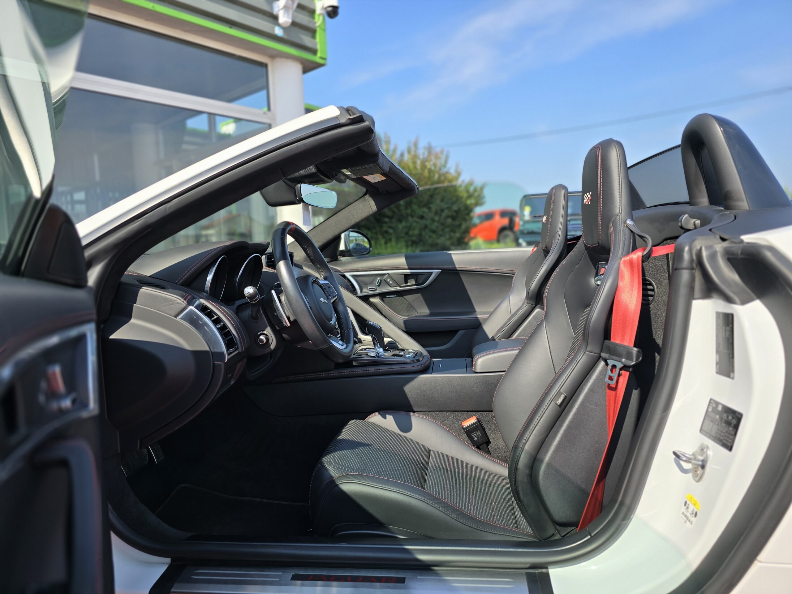 Photo Jaguar F-Type Cabriolet 3.0 V6 Suralimenté 340ch Chequered Flag BVA8