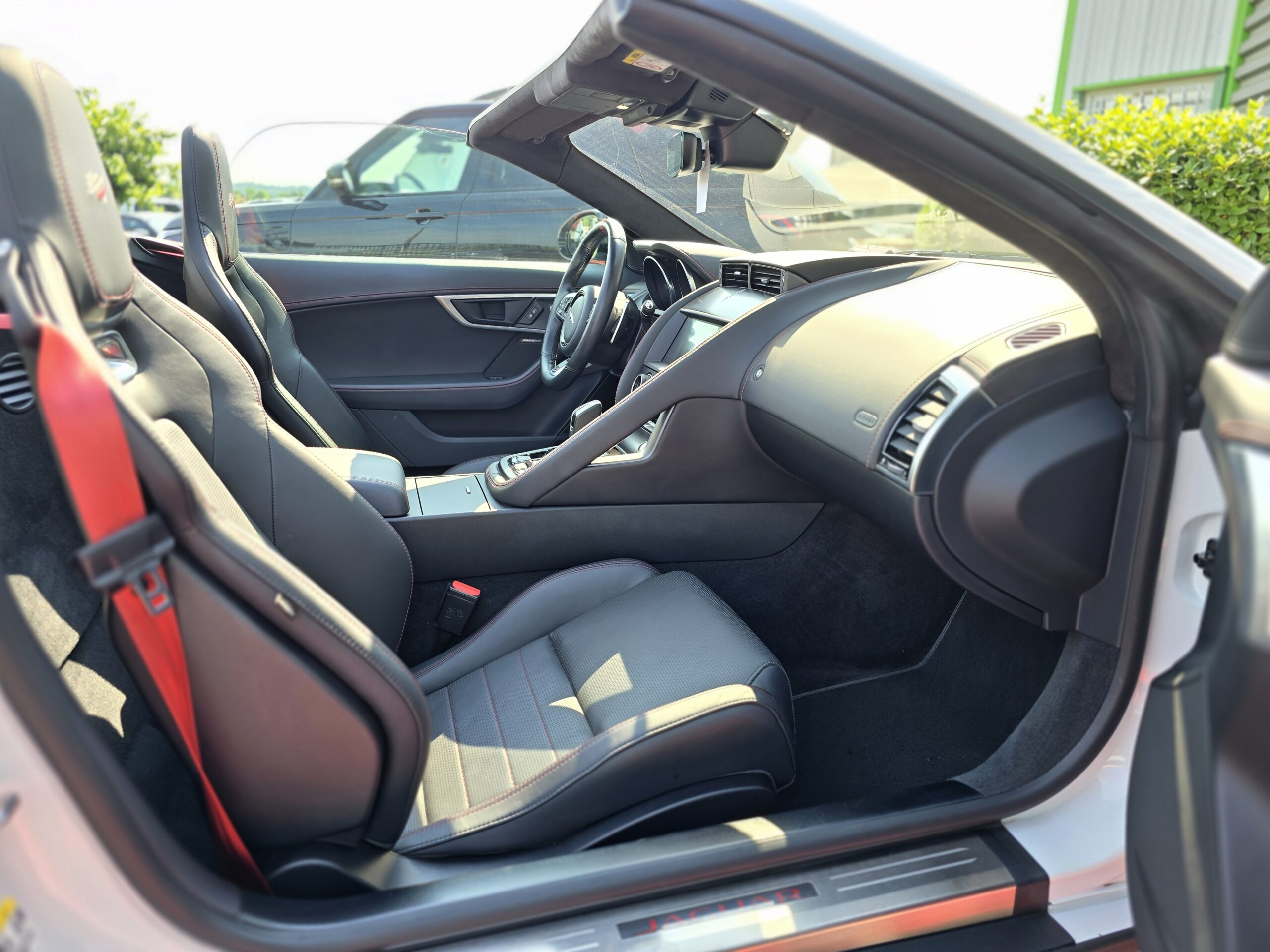 Photo Jaguar F-Type Cabriolet 3.0 V6 Suralimenté 340ch Chequered Flag BVA8