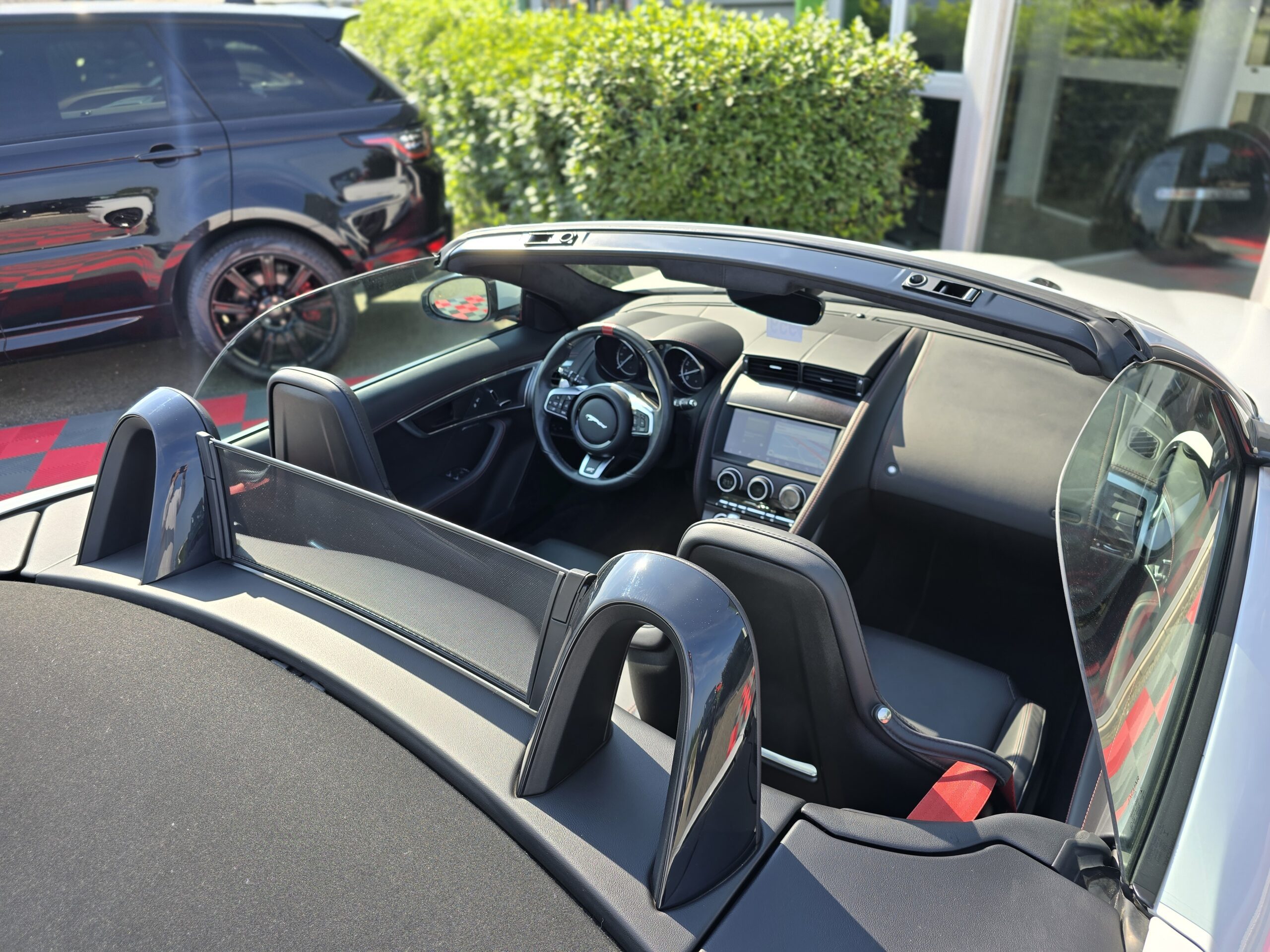 Photo Jaguar F-Type Cabriolet 3.0 V6 Suralimenté 340ch Chequered Flag BVA8