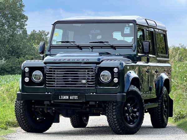 951 Land Rover Defender 110 td4 sw 7 places SE « Aintree Green »