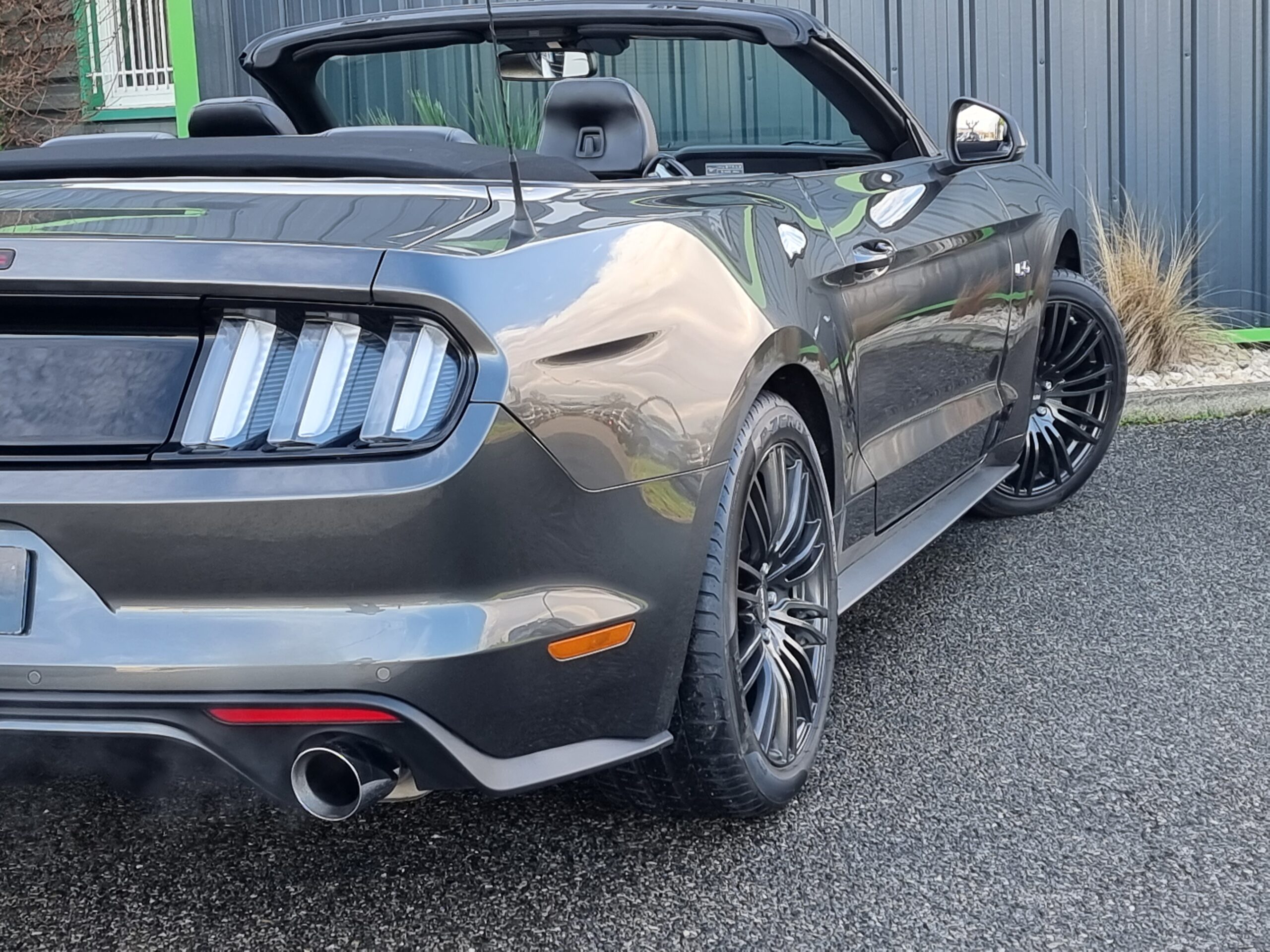 Photo Ford Mustang Cabriolet V8 5.0 421 ch Premium Immat France Échappement Ford Performance