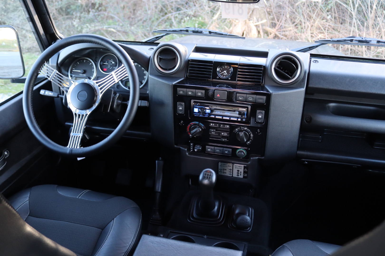 Photo LAND ROVER DEFENDER 90 TD4 SW 2.2 4 PLACES "SE" FULL OPTIONS