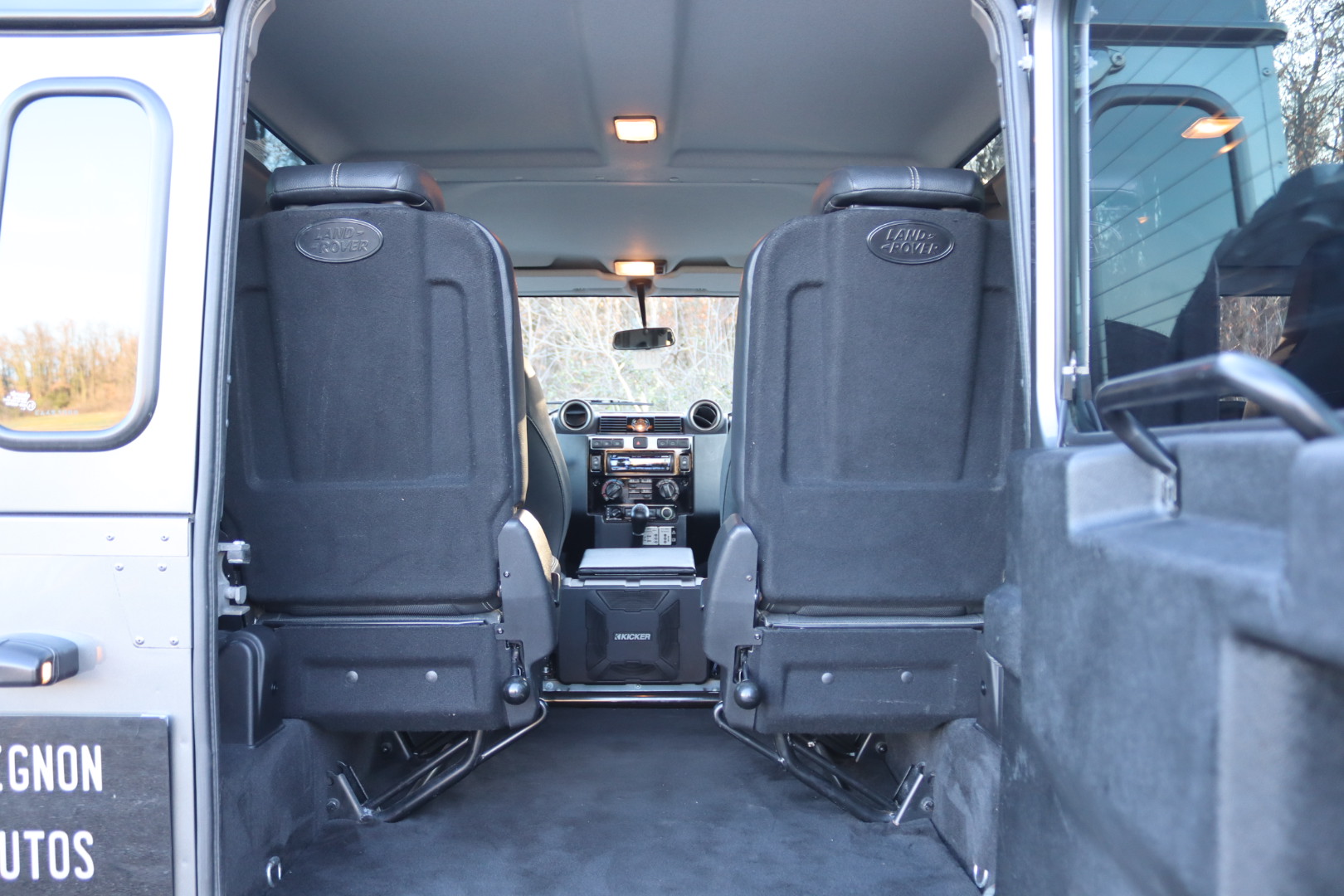 Photo LAND ROVER DEFENDER 90 TD4 SW 2.2 4 PLACES "SE" FULL OPTIONS