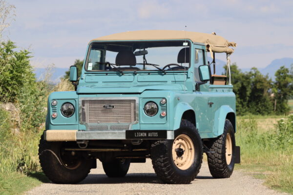 838 Land Rover Defender 90 Td5 Soft Top 3 places « Palma Blue »