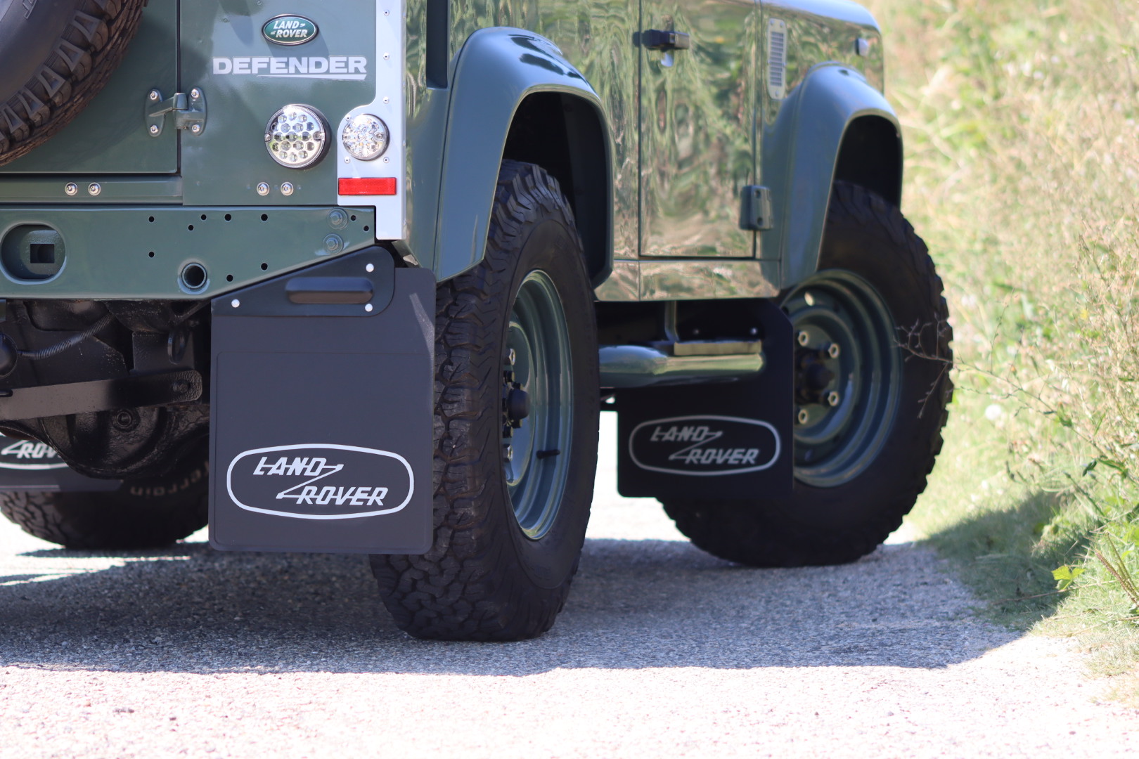 Photo Land Rover Defender 90 Td4 2.2 SW 4 Places "Keswick Green"