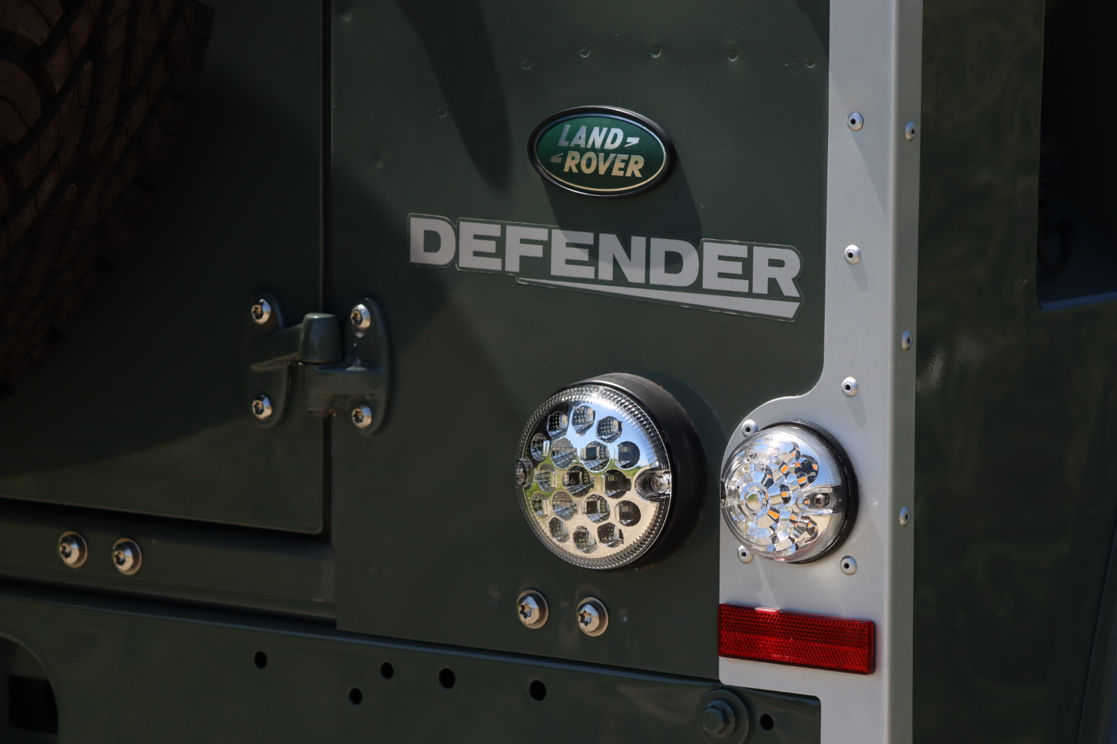 Photo Land Rover Defender 90 Td4 2.2 SW 4 Places "Keswick Green"