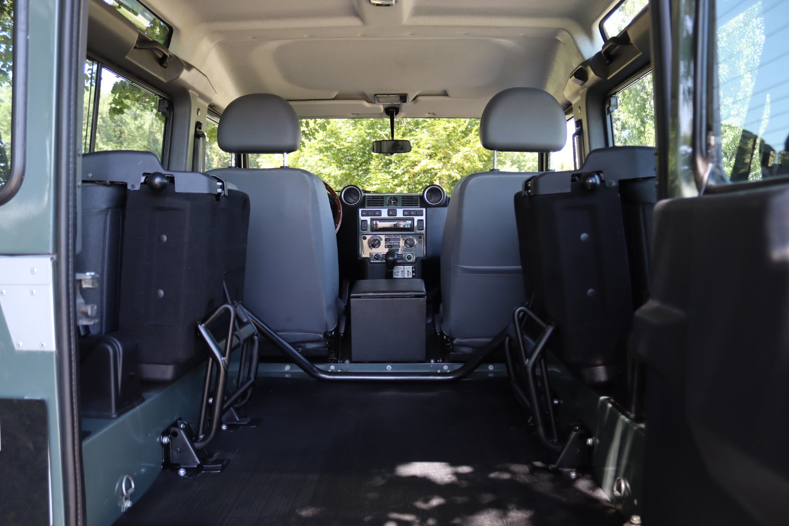 Photo Land Rover Defender 90 Td4 2.2 SW 4 Places "Keswick Green"