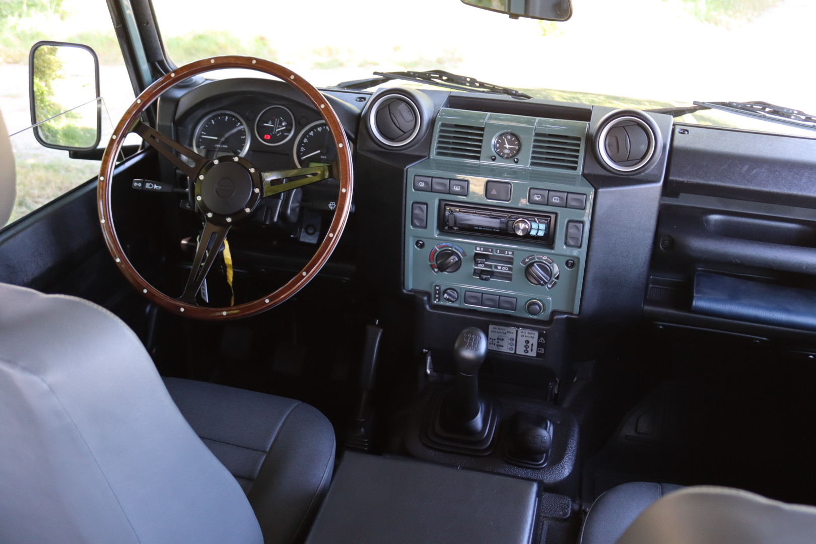 Photo Land Rover Defender 90 Td4 2.2 SW 4 Places "Keswick Green"