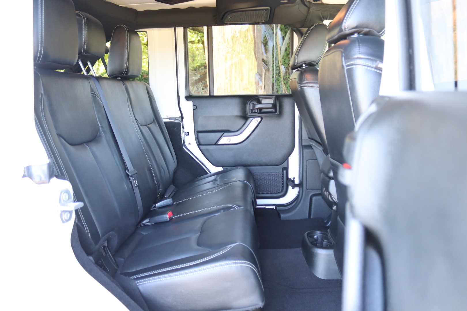 Photo Jeep Wrangler Unlimited Sahara 3.6 v6 284 ch avec la bache pour l'été