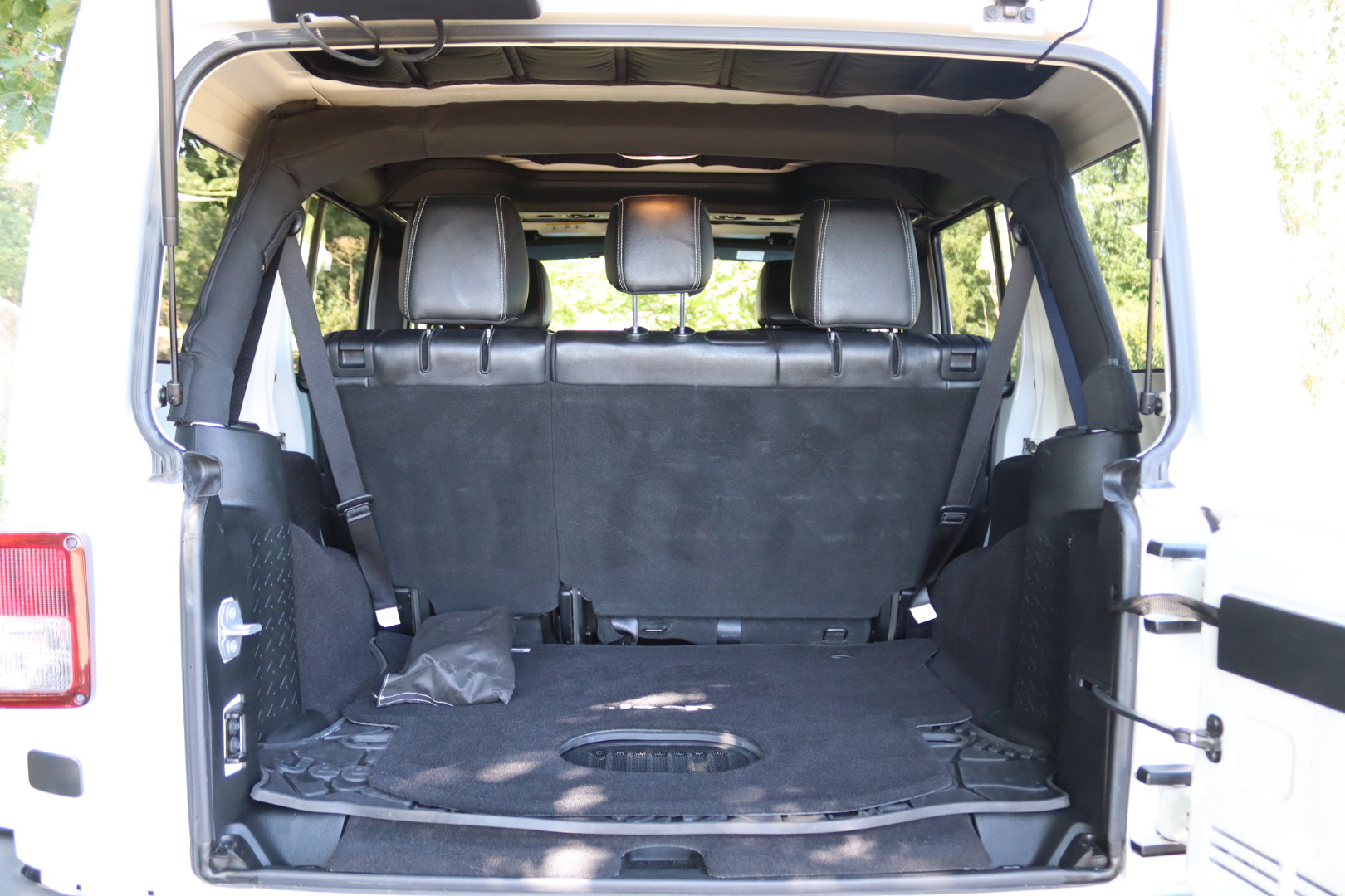 Photo Jeep Wrangler Unlimited Sahara 3.6 v6 284 ch avec la bache pour l'été