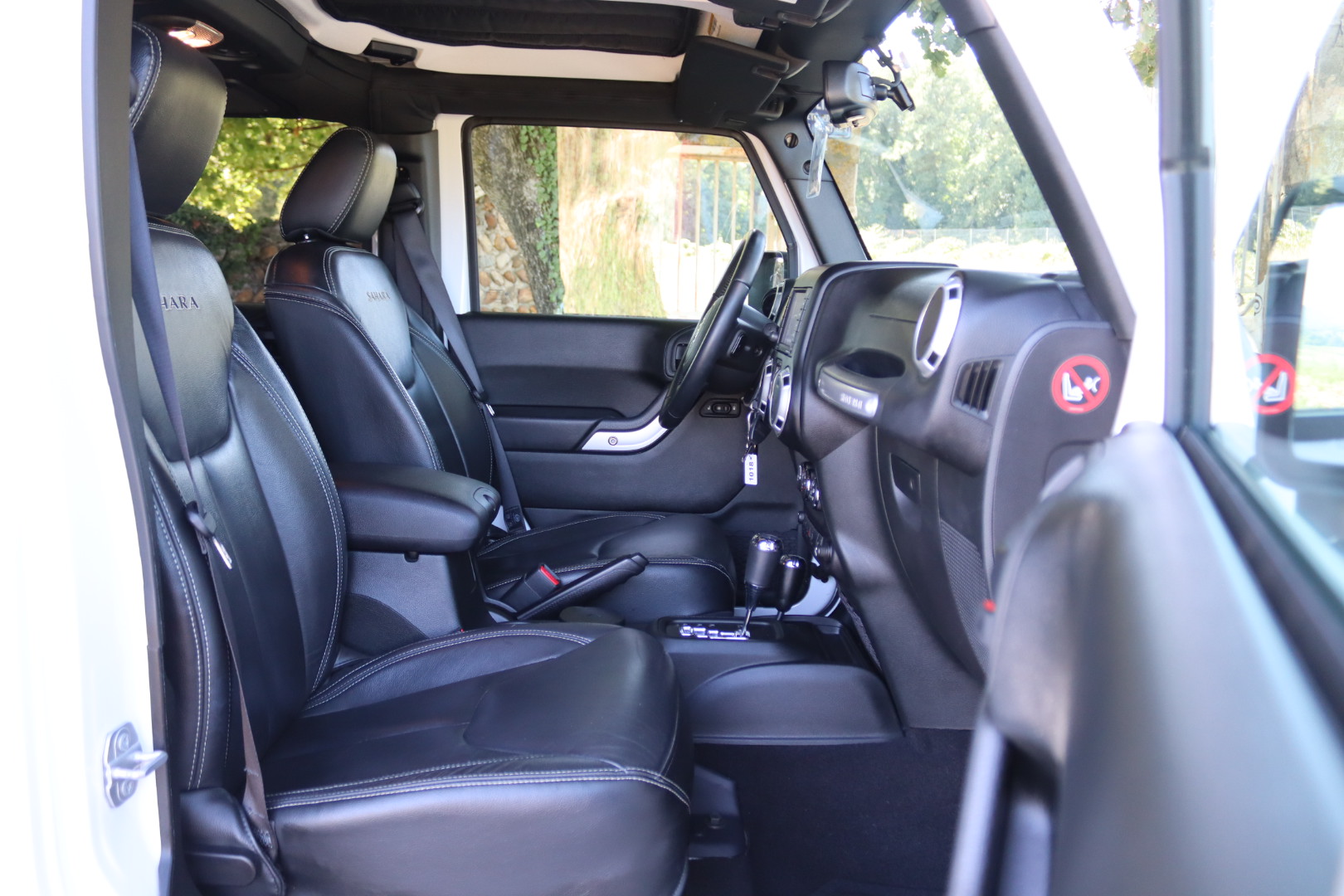 Photo Jeep Wrangler Unlimited Sahara 3.6 v6 284 ch avec la bache pour l'été