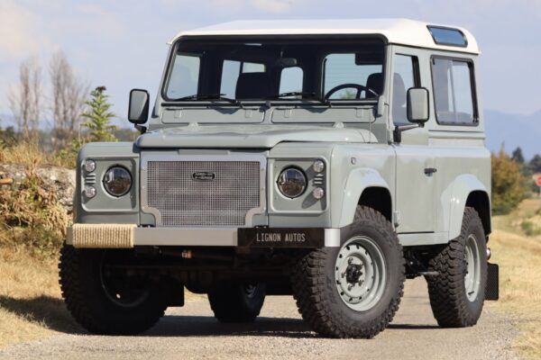 625 Land Rover Defender 90 td5 sw 6 places Customisation sur mesure