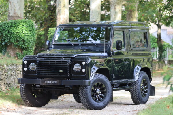 1014 Land Rover Defender 90 td4 2.4 sw 4 places « SE »