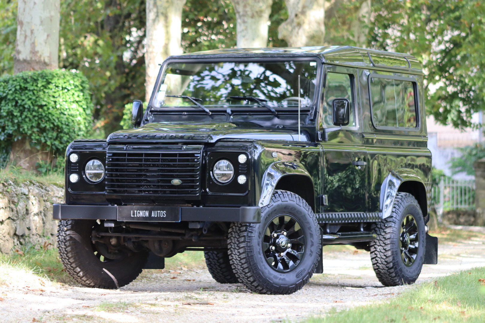 Photo Land Rover Defender 90 td4 sw 4 places "SE"