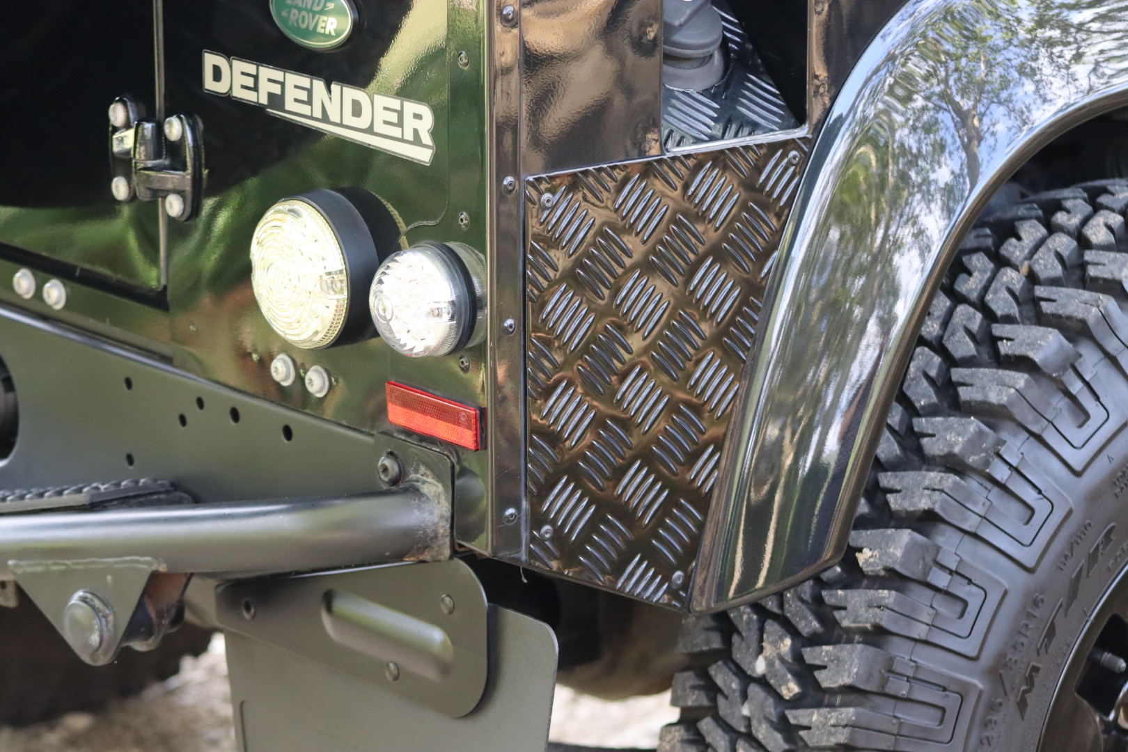 Photo Land Rover Defender 90 td4 sw 4 places "SE"