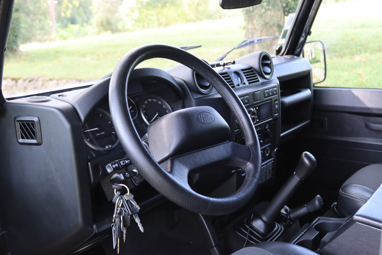 Photo Land Rover Defender 90 td4 sw 4 places "SE"