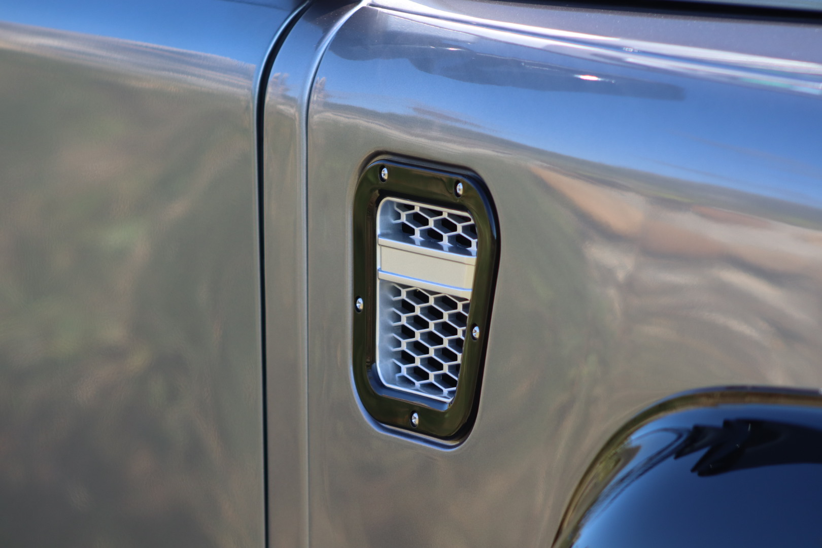 Photo Land Rover Defender 90 td4 2.2 Hard Top Utilitaire "SE"