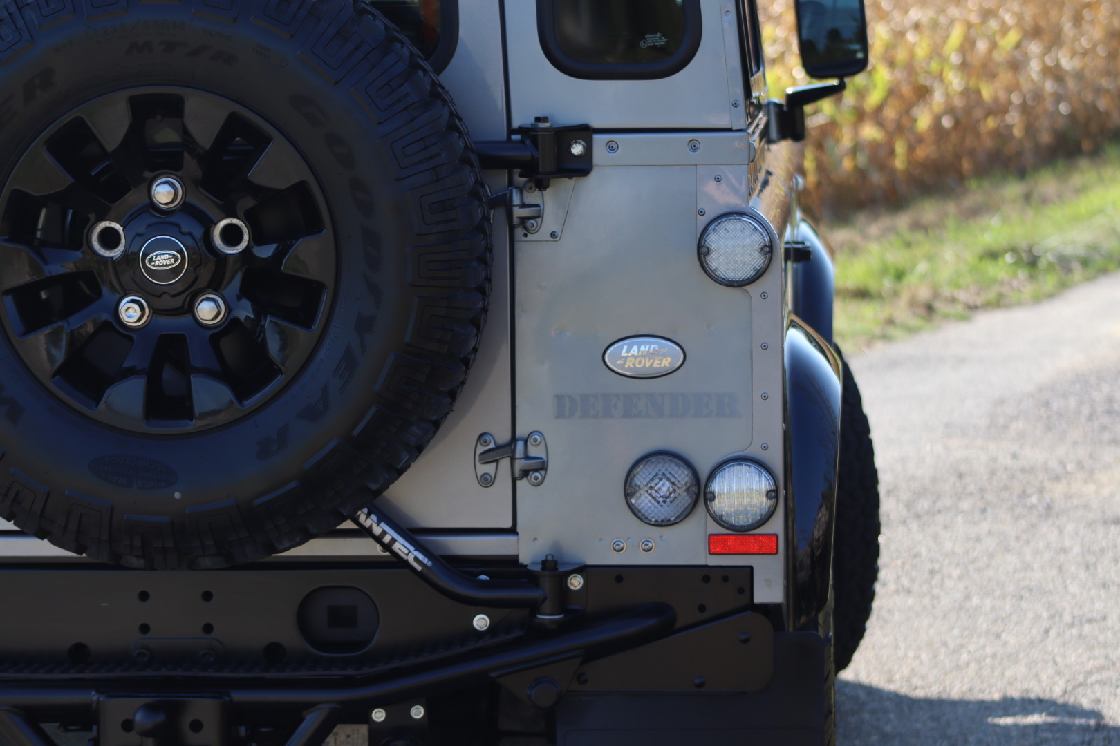 Photo Land Rover Defender 90 td4 2.2 Hard Top Utilitaire "SE"