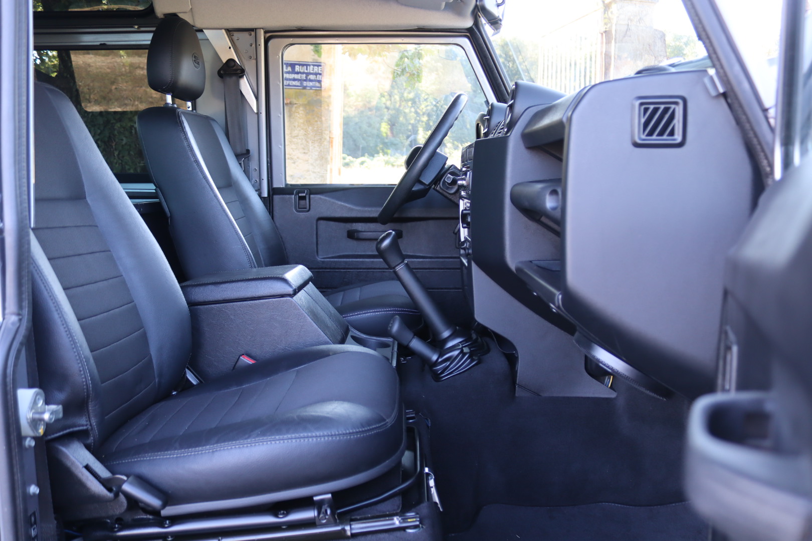 Photo Land Rover Defender 90 td4 2.2 Hard Top Utilitaire "SE"