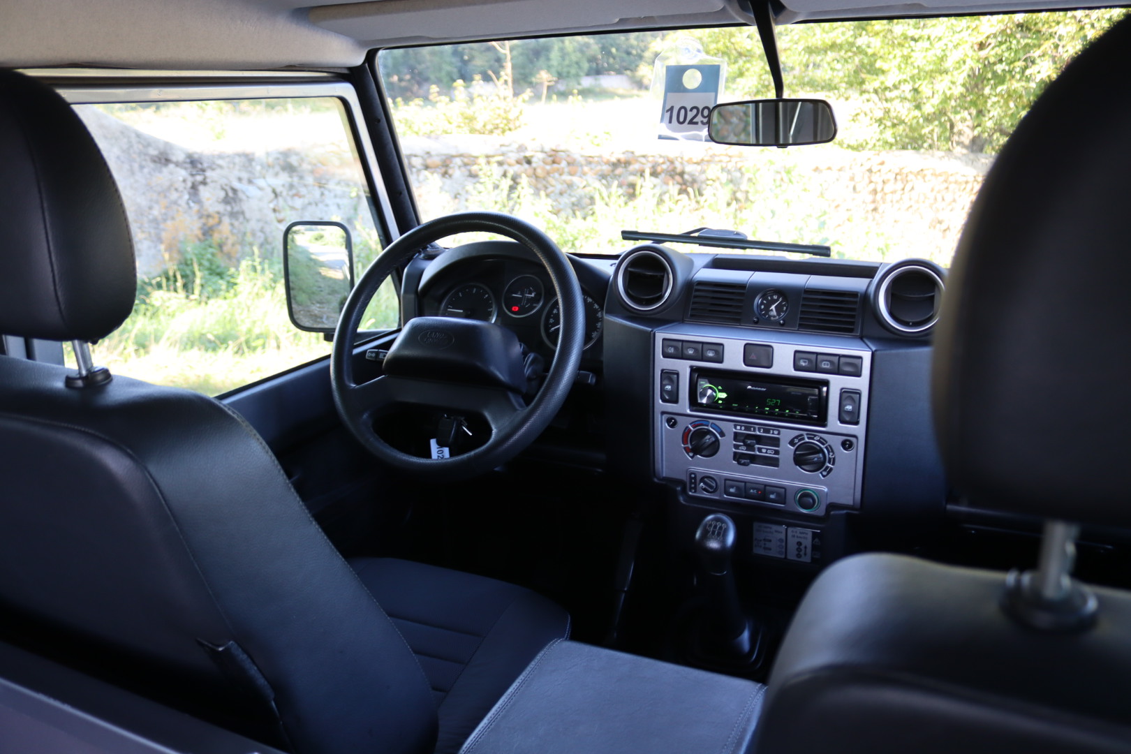 Photo Land Rover Defender 90 td4 2.2 Hard Top Utilitaire "SE"
