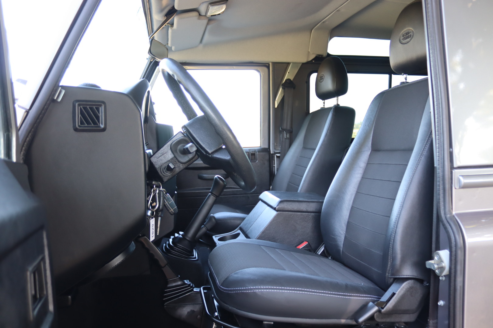 Photo Land Rover Defender 90 td4 2.2 Hard Top Utilitaire "SE"
