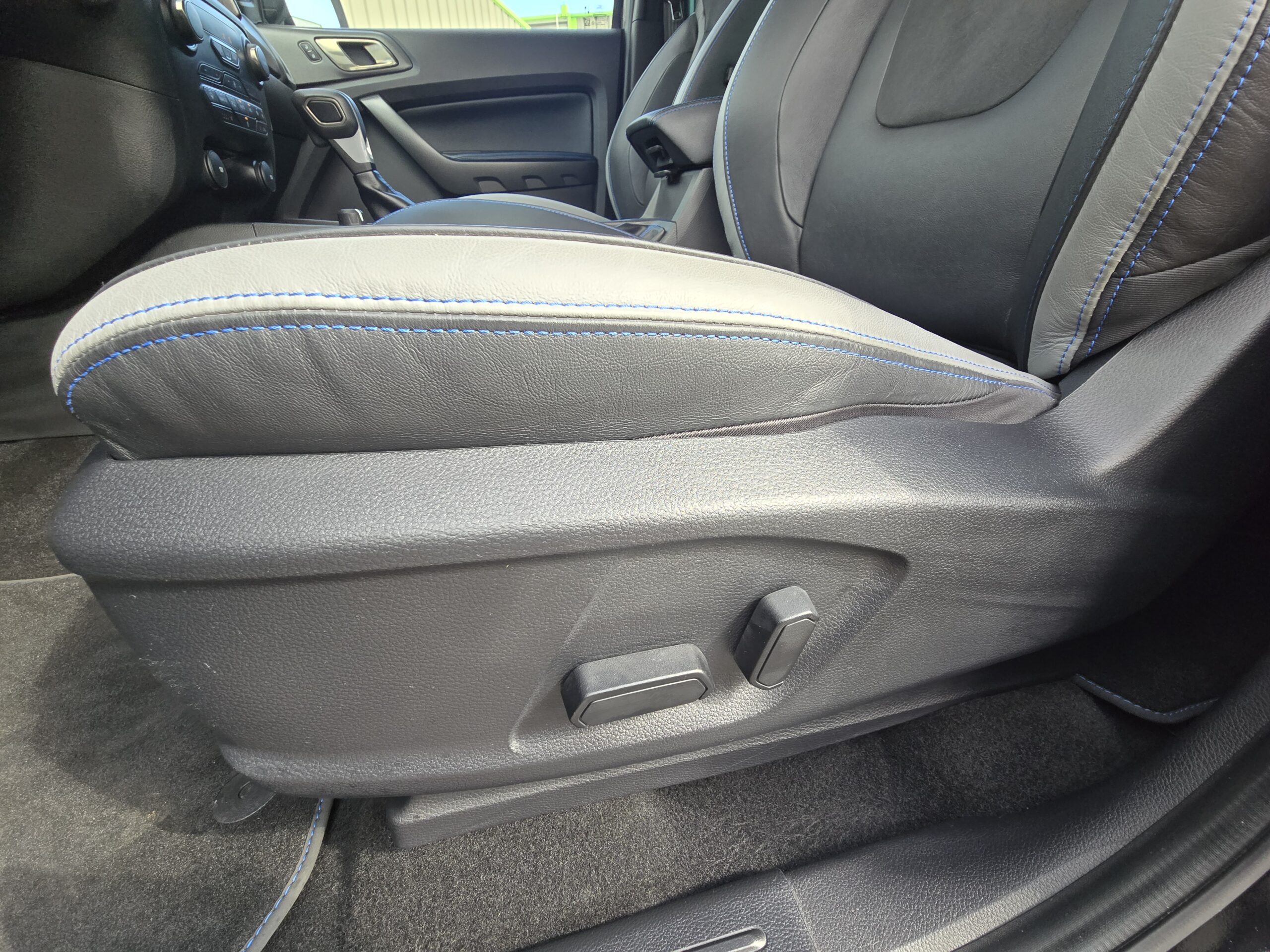 Photo Ford Ranger Raptor Double Cabine 2.0 TDCi 213 EcoBlue BVA10 TVA RECUPERABLE