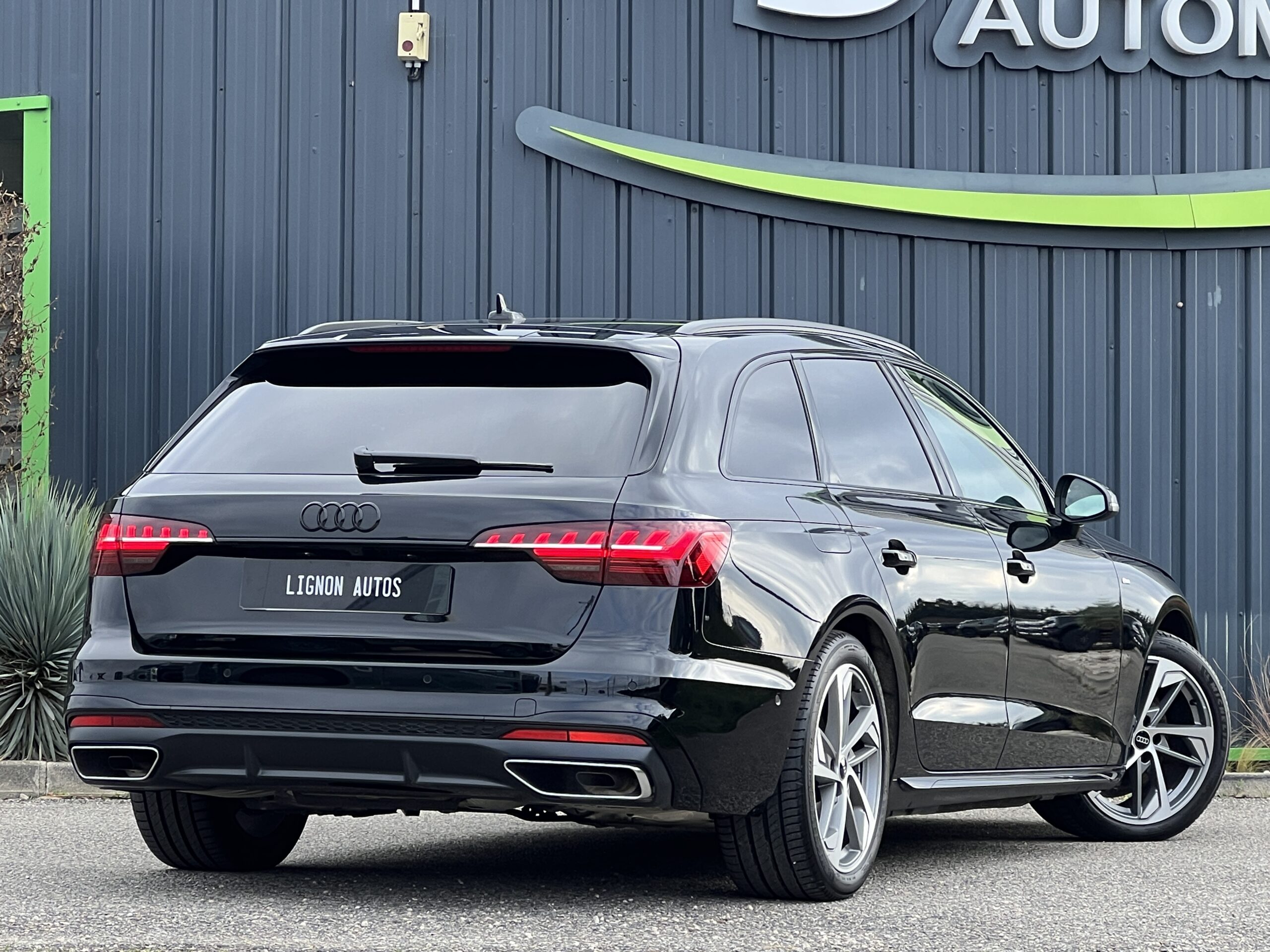 Photo Audi A4 Avant 35 TFSI 150 ch S-TRONIC 7  S-Line Origine France 1ère main