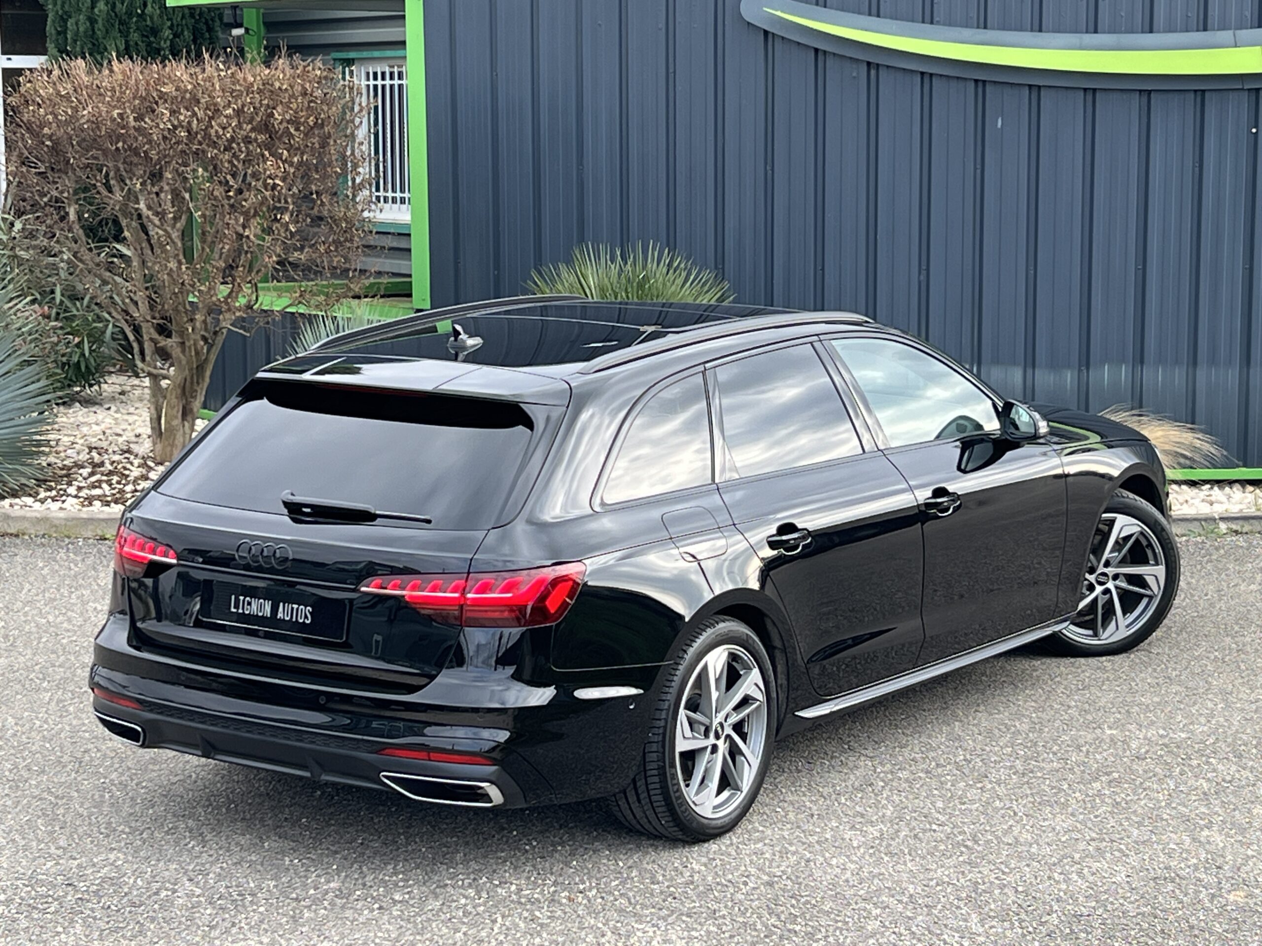 Photo Audi A4 Avant 35 TFSI 150 ch S-TRONIC 7  S-Line Origine France 1ère main
