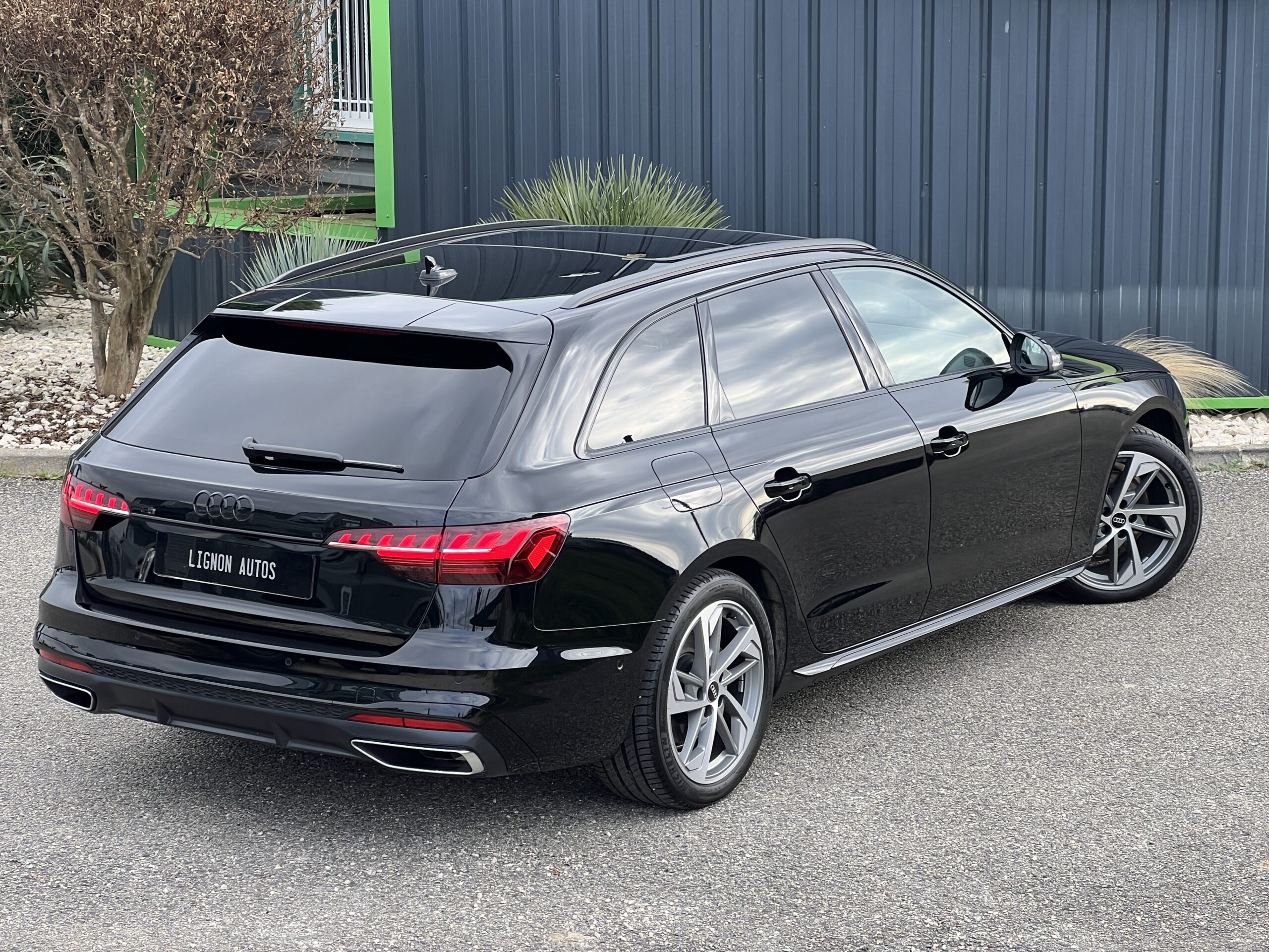 Photo Audi A4 Avant 35 TFSI 150 ch S-TRONIC 7  S-Line Origine France 1ère main