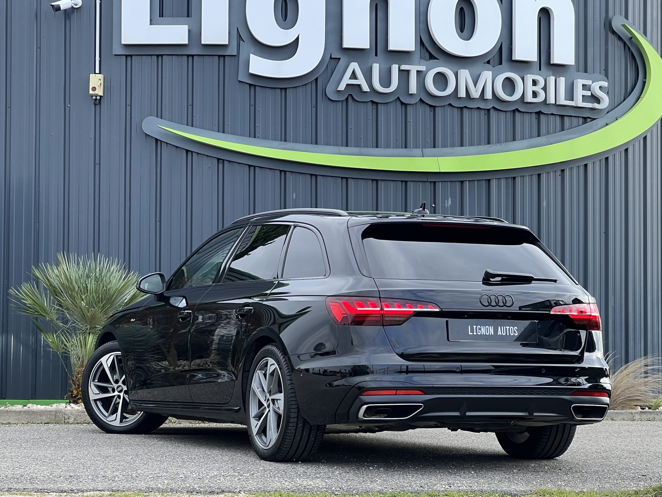 Photo Audi A4 Avant 35 TFSI 150 ch S-TRONIC 7  S-Line Origine France 1ère main