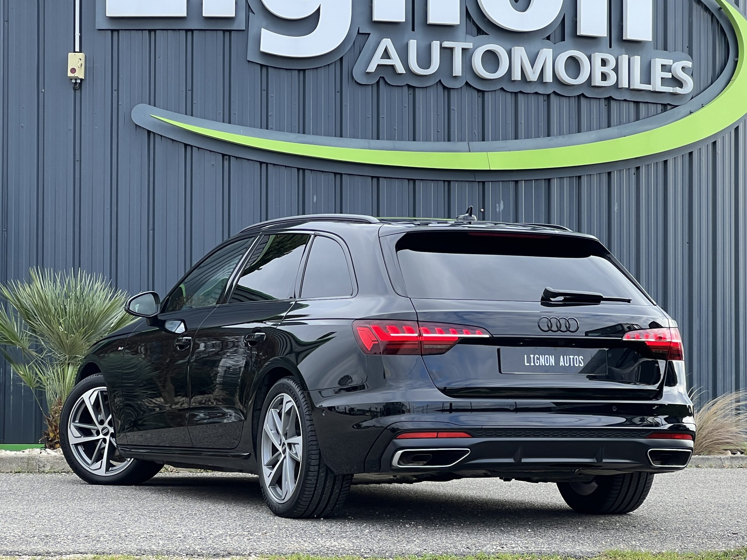 Photo Audi A4 Avant 35 TFSI 150 ch S-TRONIC 7  S-Line Origine France 1ère main