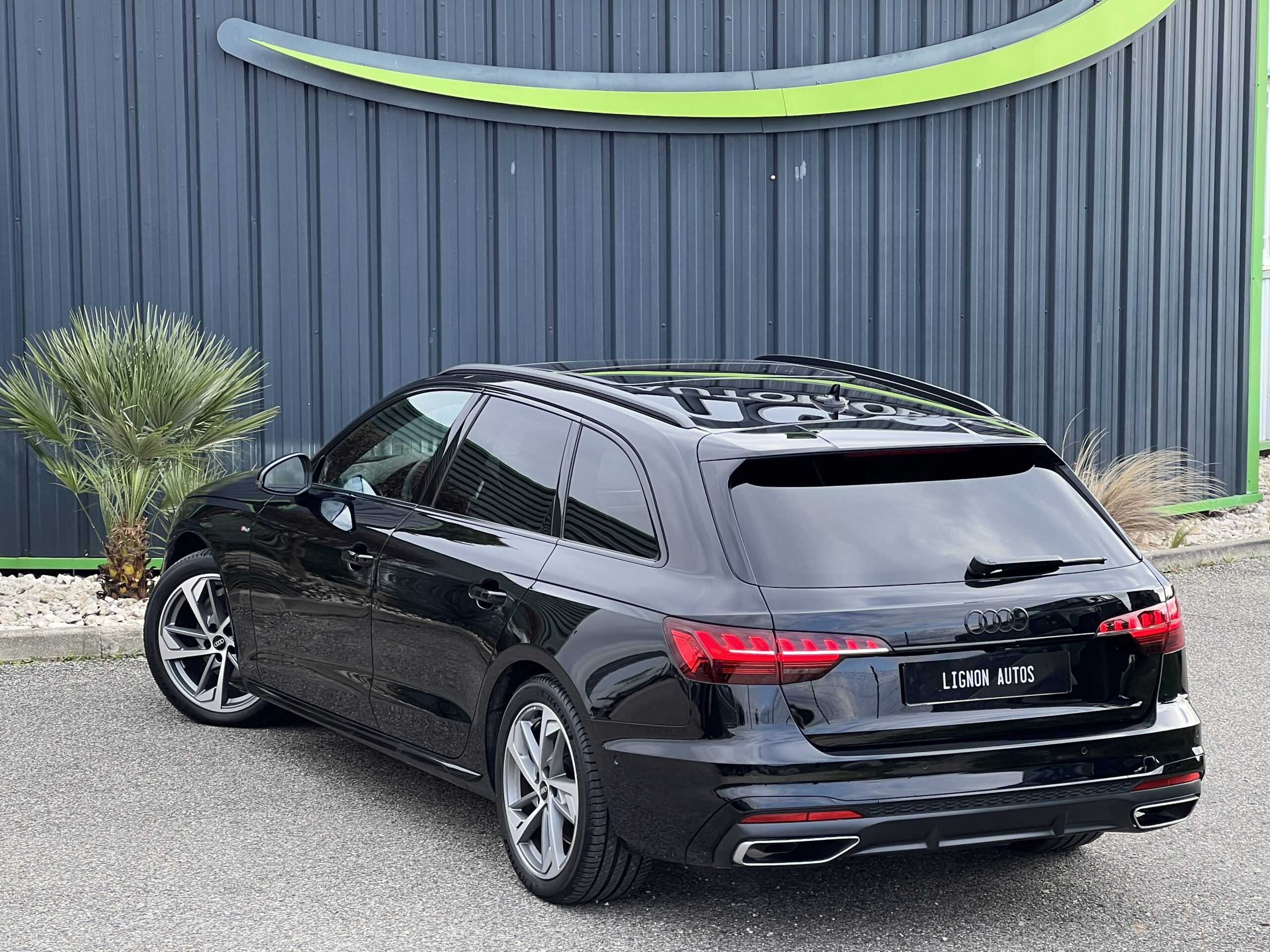 Photo Audi A4 Avant 35 TFSI 150 ch S-TRONIC 7  S-Line Origine France 1ère main