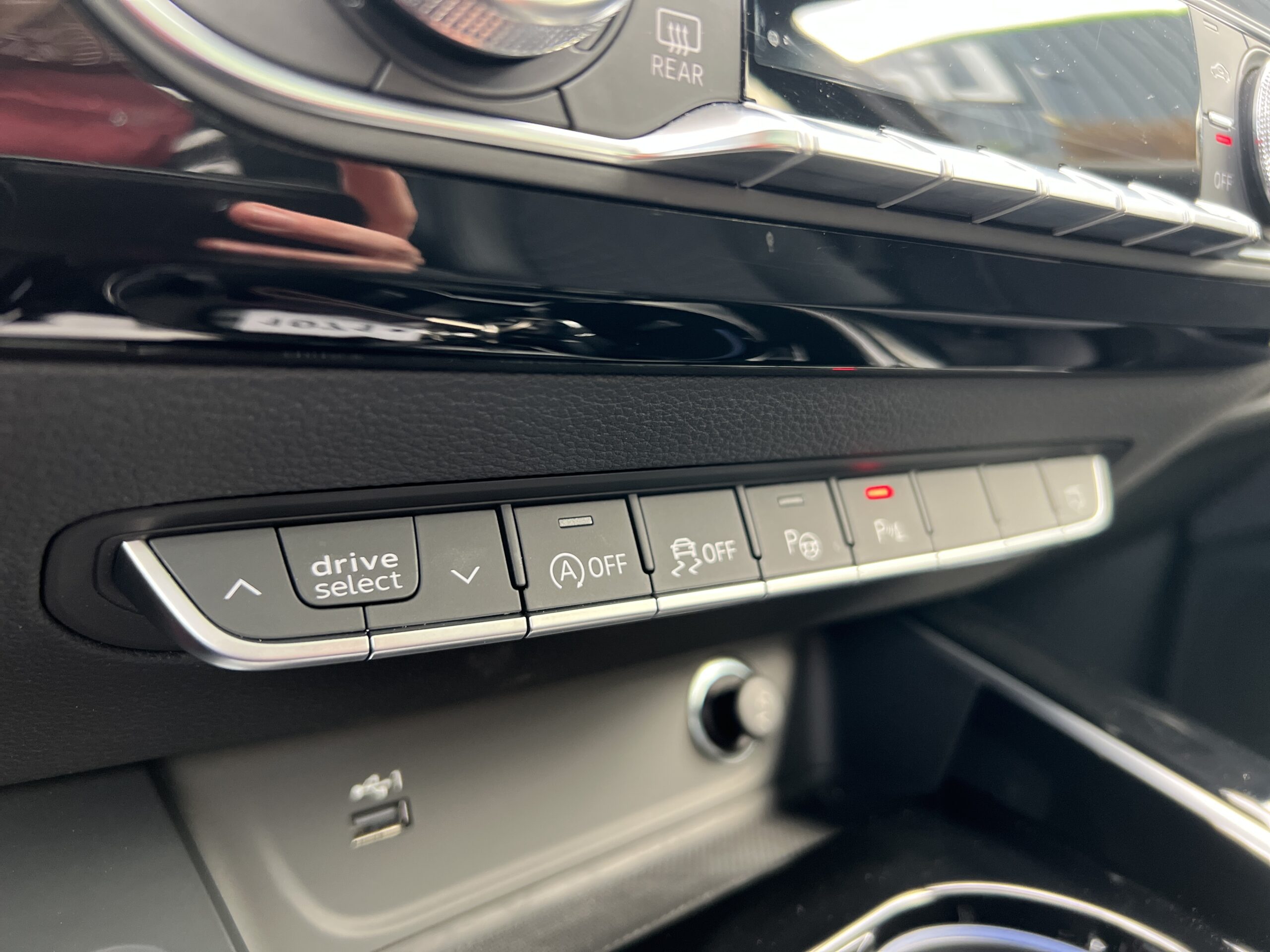 Photo Audi A4 Avant 35 TFSI 150 ch S-TRONIC 7  S-Line Origine France 1ère main